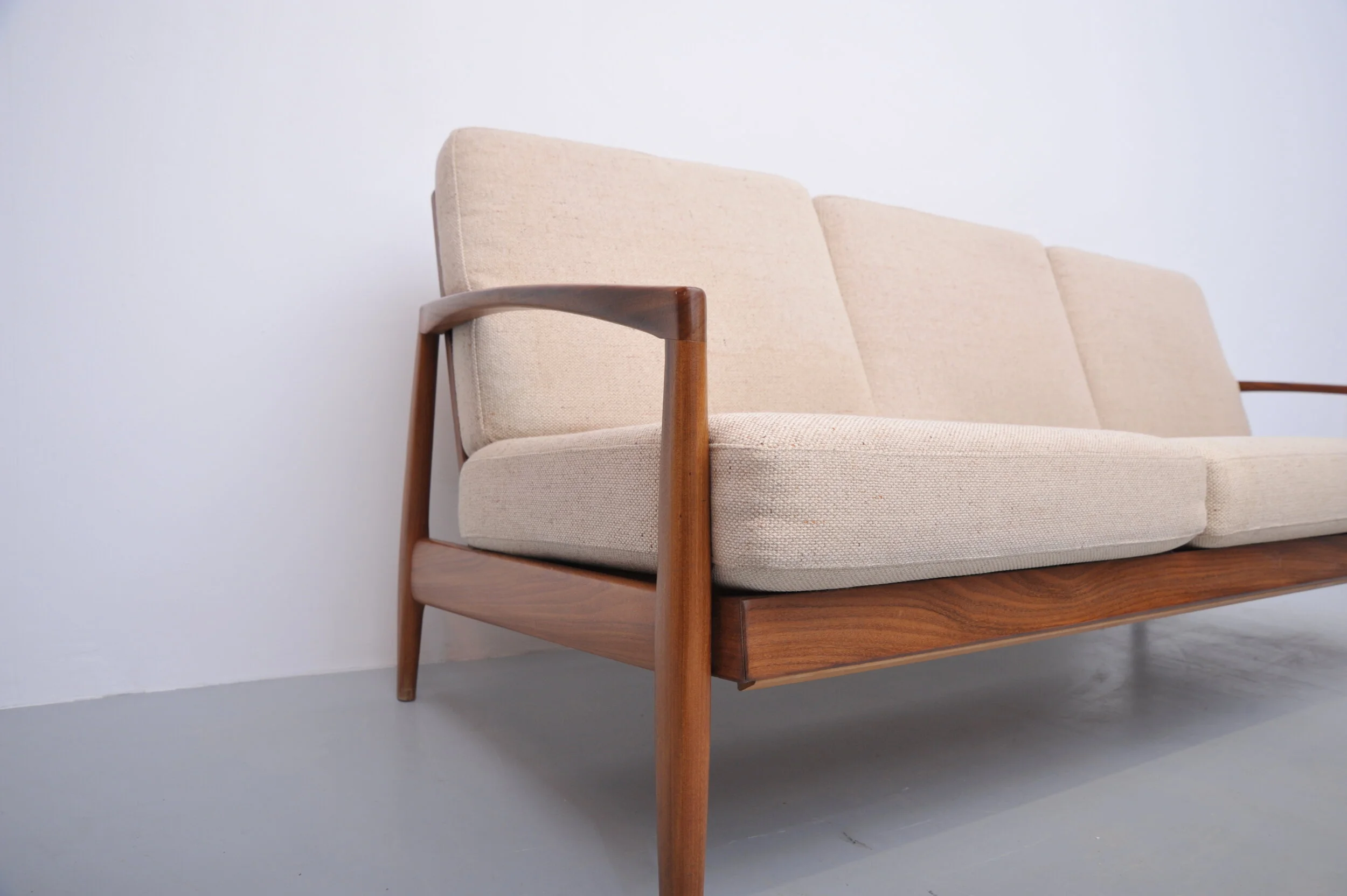 sofa-teak-teakholz-danish-vintage-midcentury-kissen-sitz.JPG