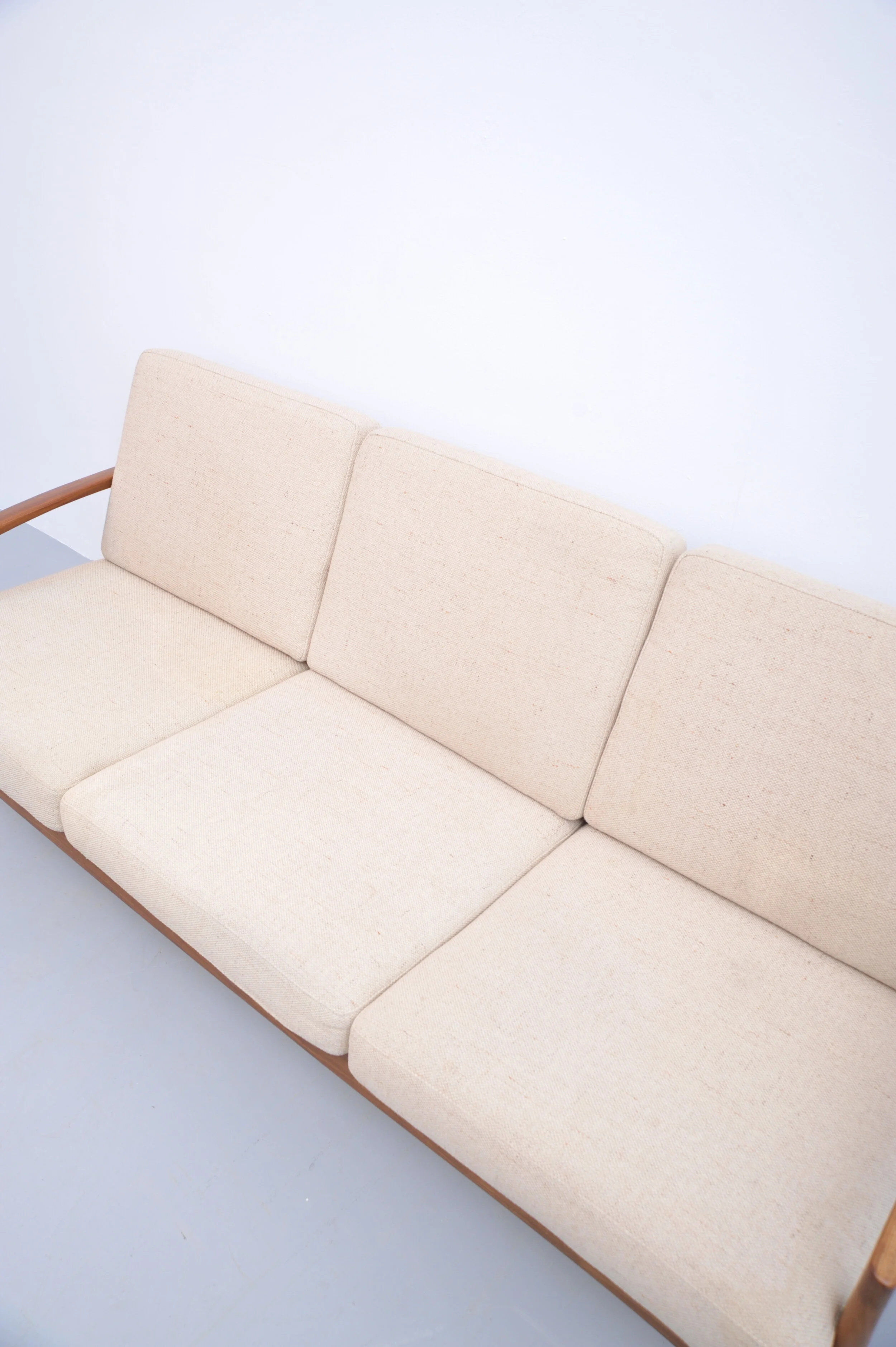sofa-teak-teakholz-danish-vintage-midcentury-kissen.JPG