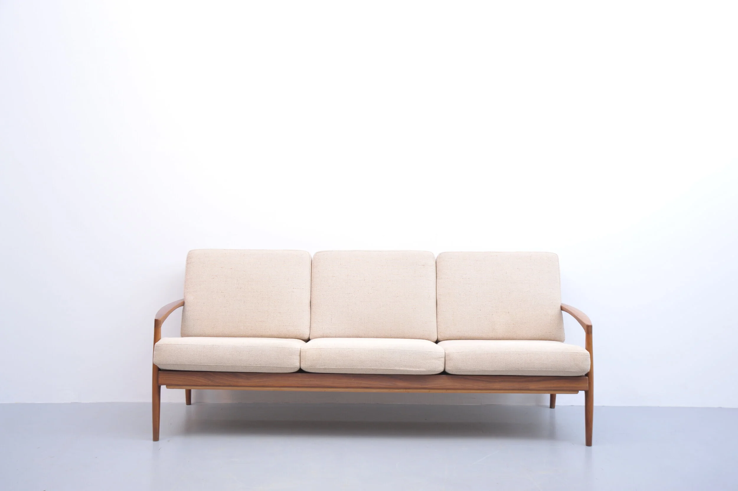 sofa-teak-teakholz-danish-vintage-midcentury-kissen-front.JPG
