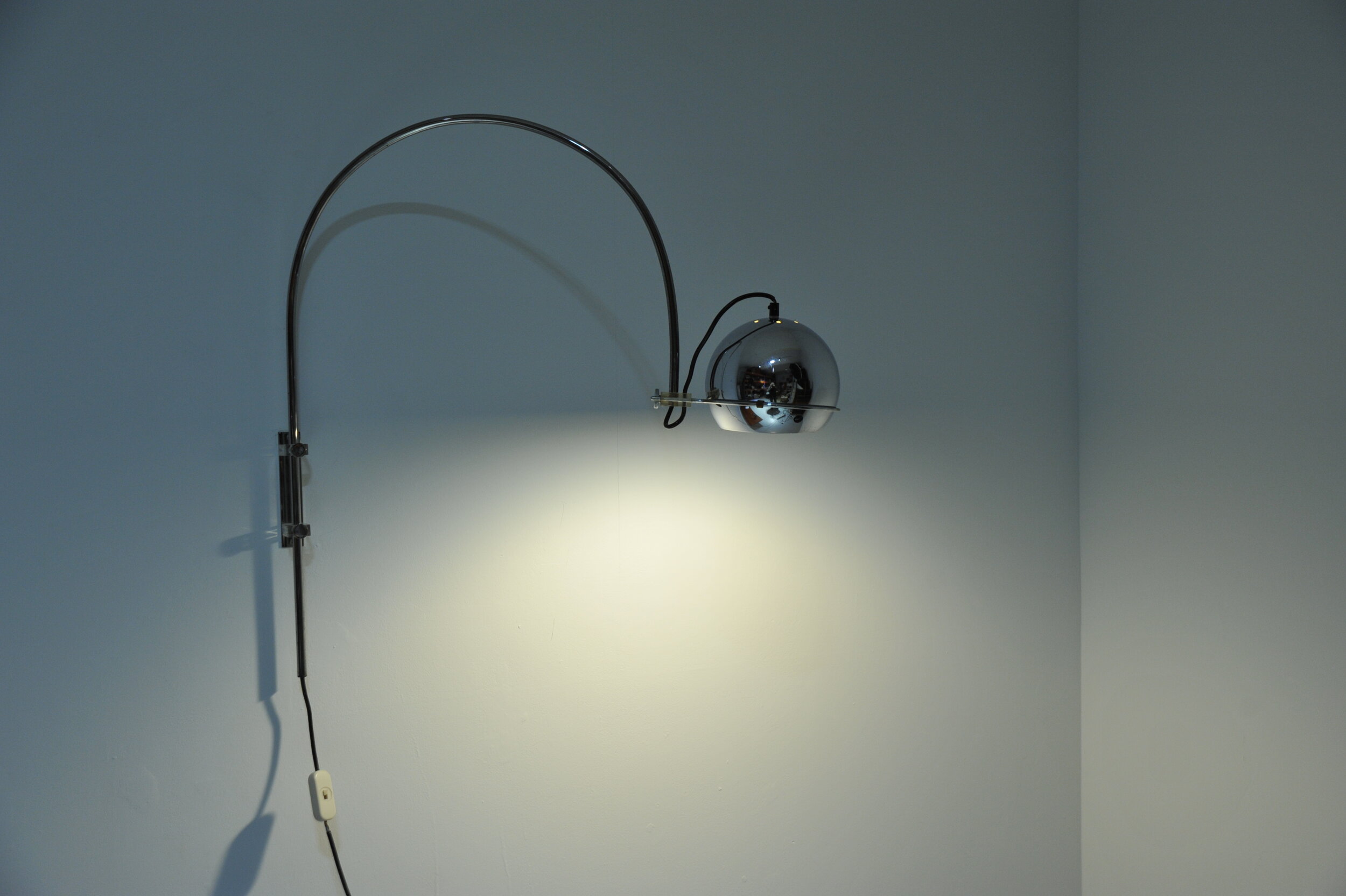 wandlampe-chrom-70iger-bogenlampe.JPG