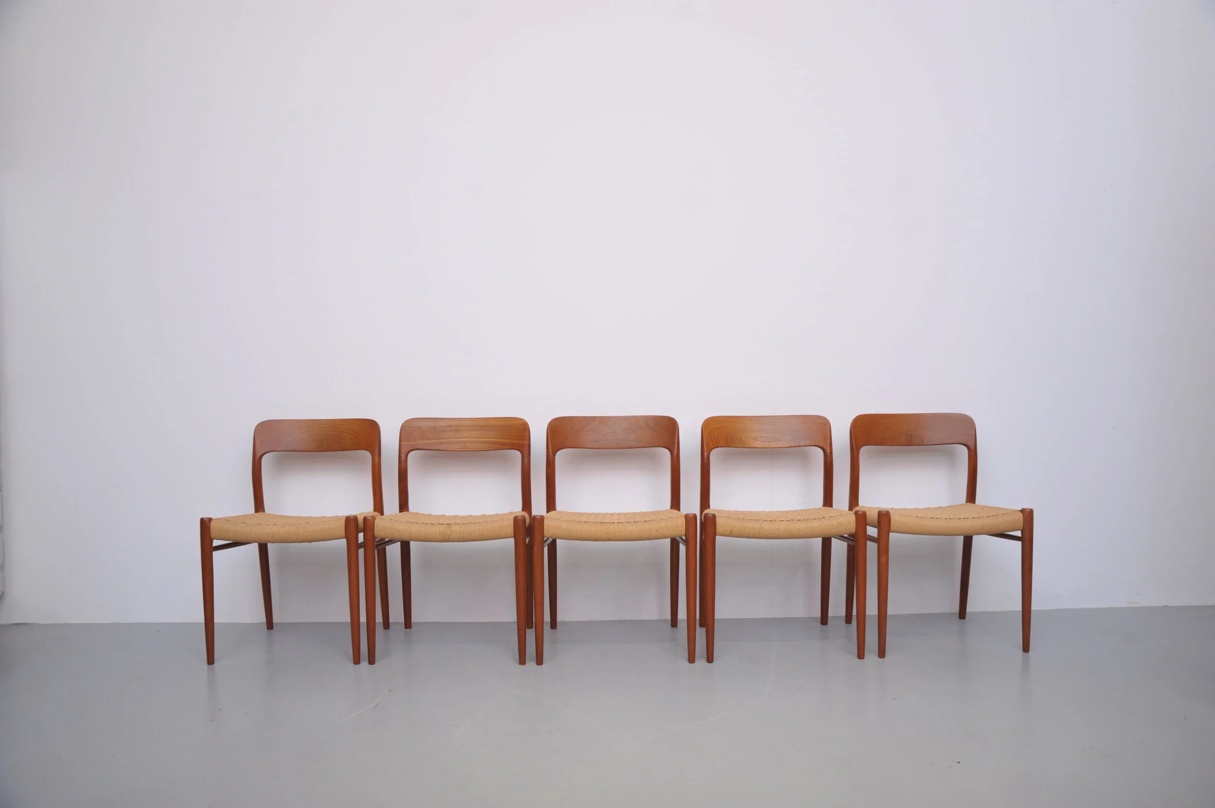 stühle-modell-75-niels-möller-teak-esszimmerstühle-teakholz-JL-möbelfabrik-paper-cord-front-vintage-mid-century-danish-danmark-skandinavisch.JPG