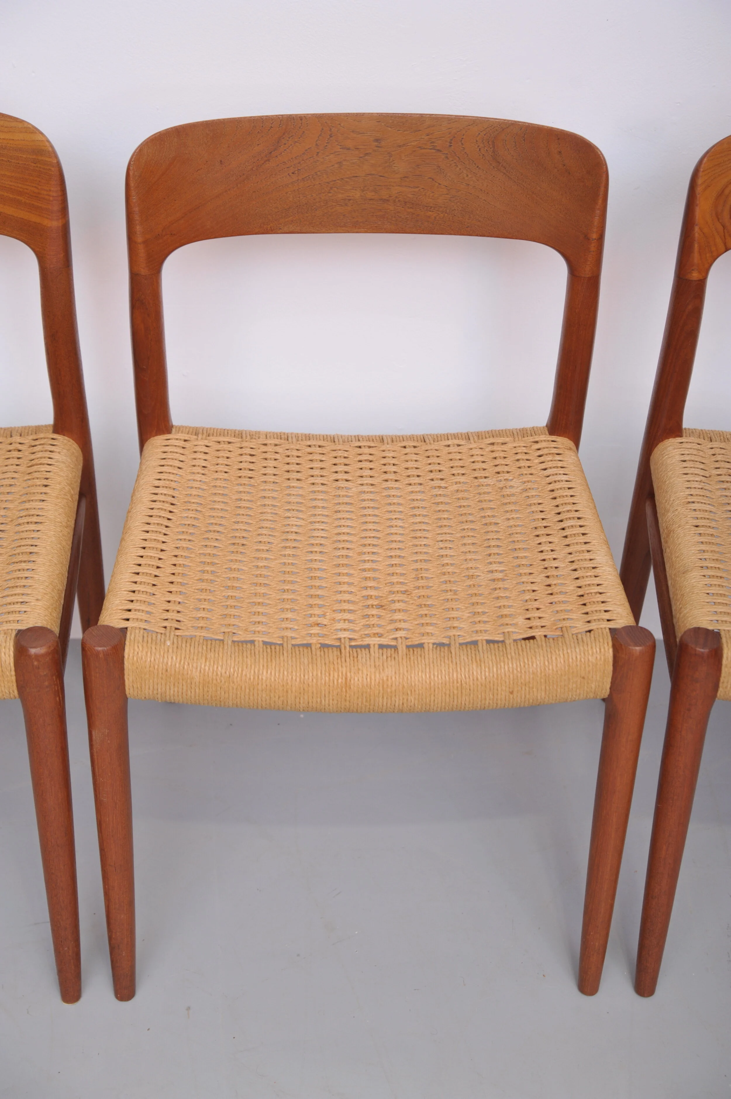 stühle-modell-75-niels-möller-teak-esszimmerstühle-teakholz-JL-möbelfabrik-paper-cord-vintage-mid-century-danish-danmark-skandinavisch-fuss.JPG