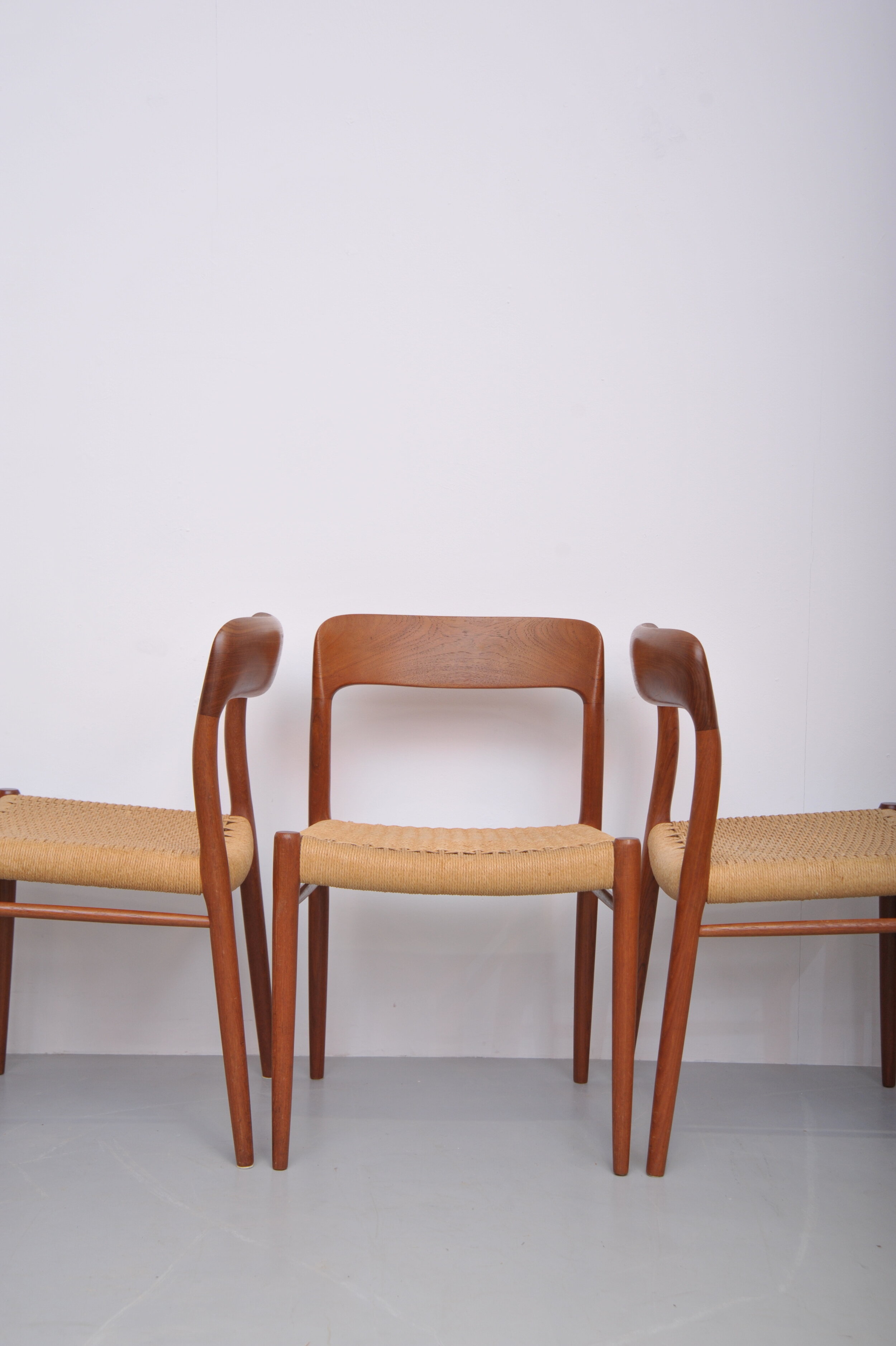 stühle-modell-75-niels-möller-teak-esszimmerstühle-teakholz-JL-möbelfabrik-paper-cord-vintage-mid-century-danish-danmark-skandinavisch-seite.JPG