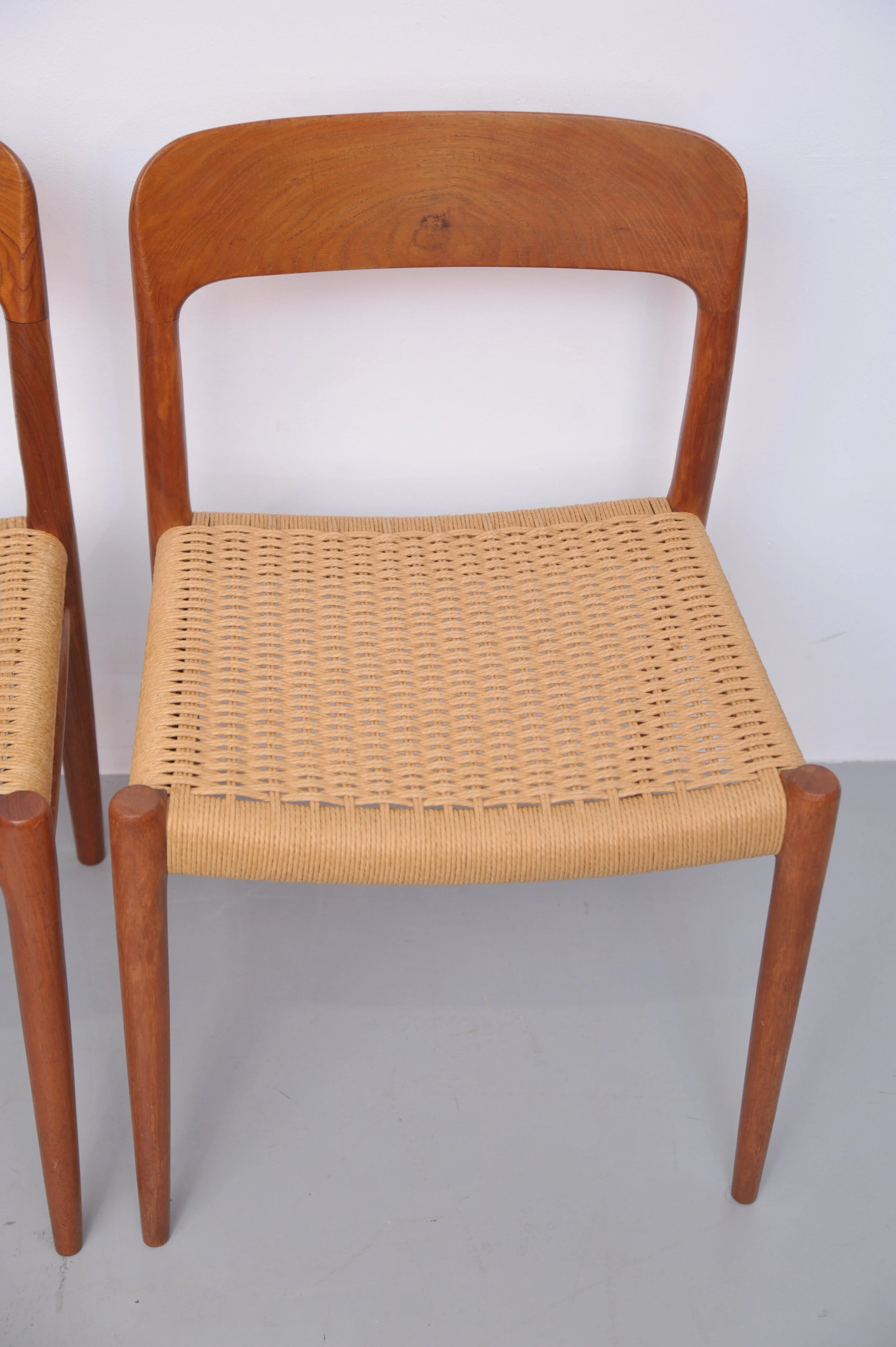 stühle-modell-75-niels-möller-teak-esszimmerstühle-teakholz-JL-möbelfabrik-paper-cord-vintage-mid-century-danish-danmark-skandinavisch-sitz.JPG
