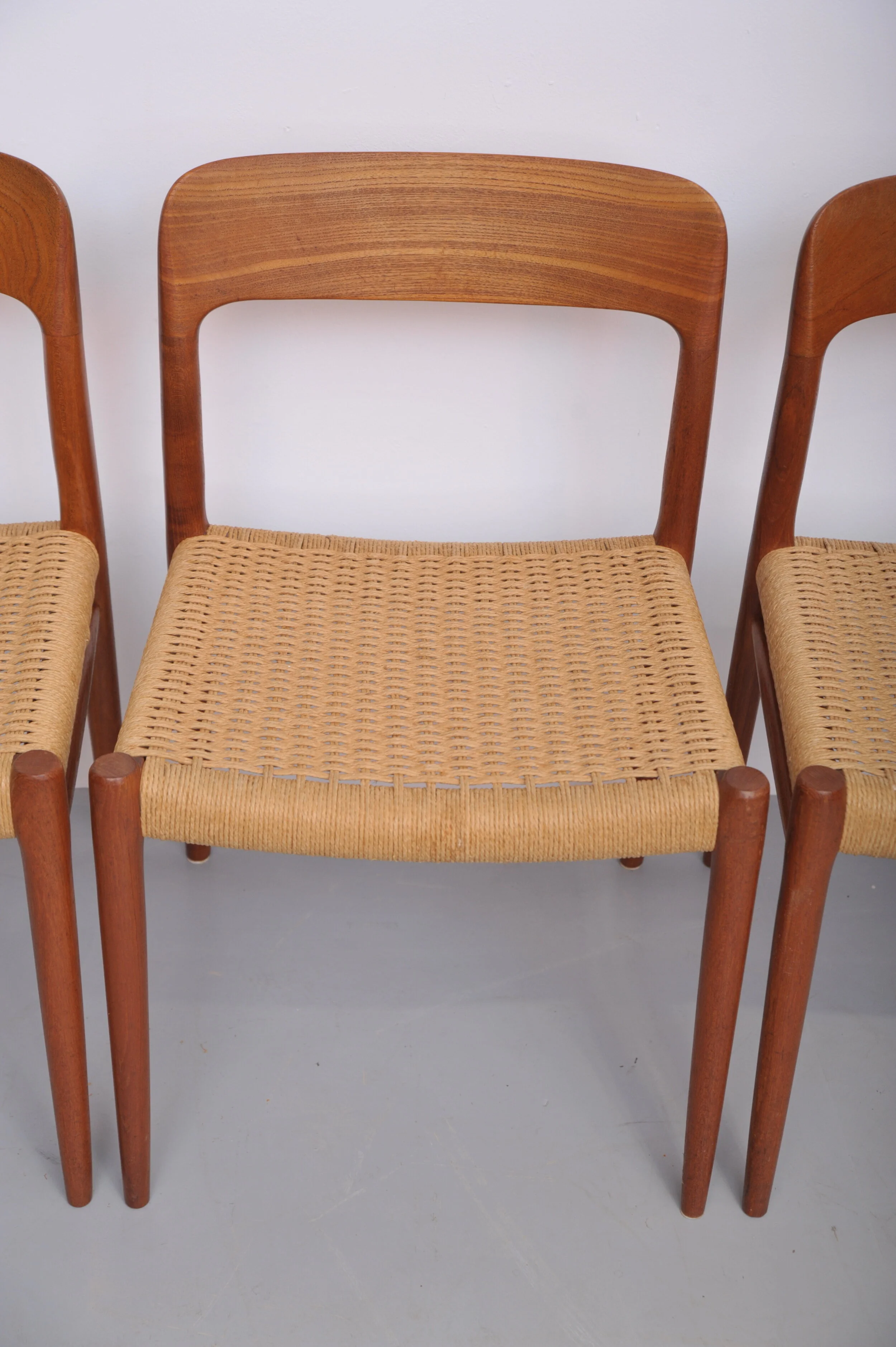 stühle-modell-75-niels-möller-teak-esszimmerstühle-teakholz-JL-möbelfabrik-paper-cord-vintage-mid-century-danish-danmark-skandinavisch-sitzfläche.JPG