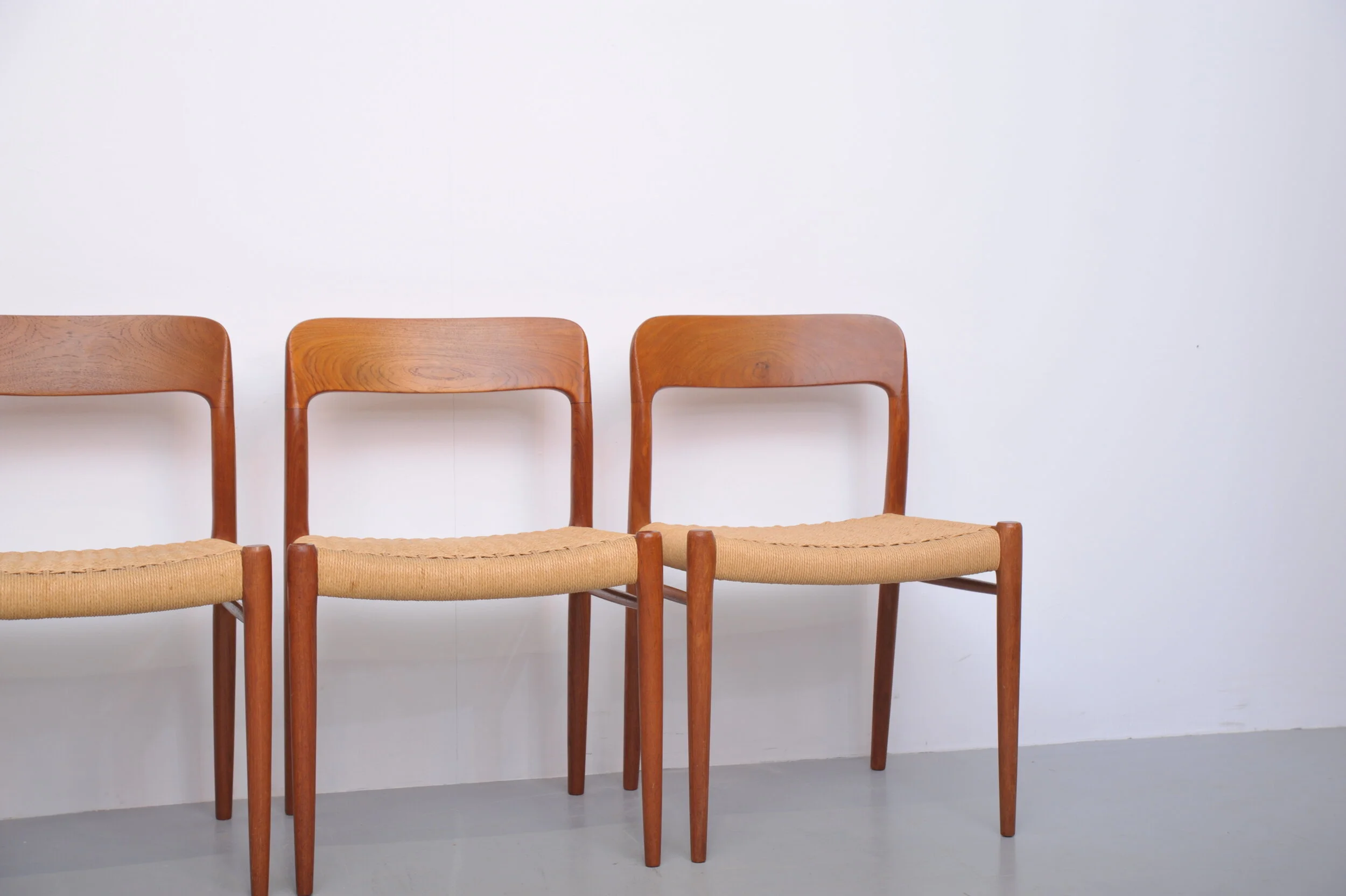 stühle-modell-75-niels-möller-teak-esszimmerstühle-teakholz-JL-möbelfabrik-paper-cord-vintage-mid-century-danish-danmark-skandinavisch-unten.JPG