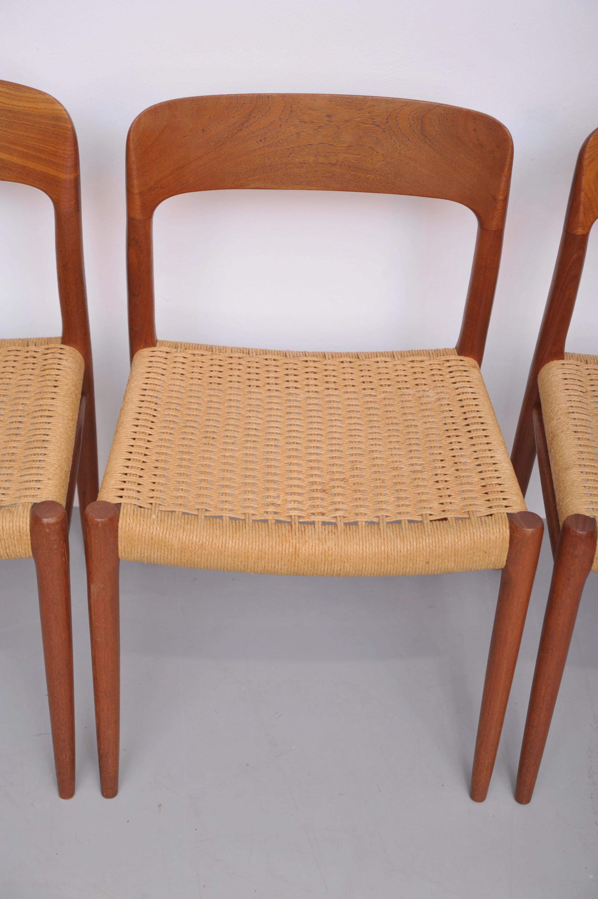 stühle-modell-75-niels-möller-teak-esszimmerstühle-teakholz-JL-möbelfabrik-paper-cord-vintage-mid-century-danish-danmark-skandinavisch-zarge.JPG