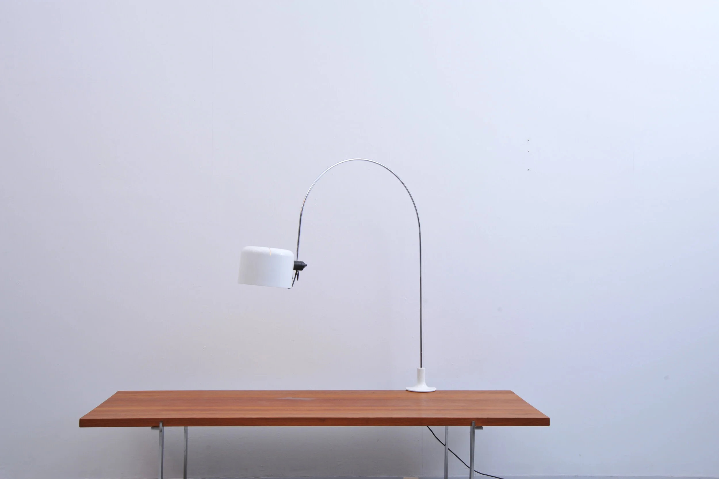 1158-joe-colombo-o-luce-italy-klemmlampe-wieß-bogen-lampe-vintage.JPG