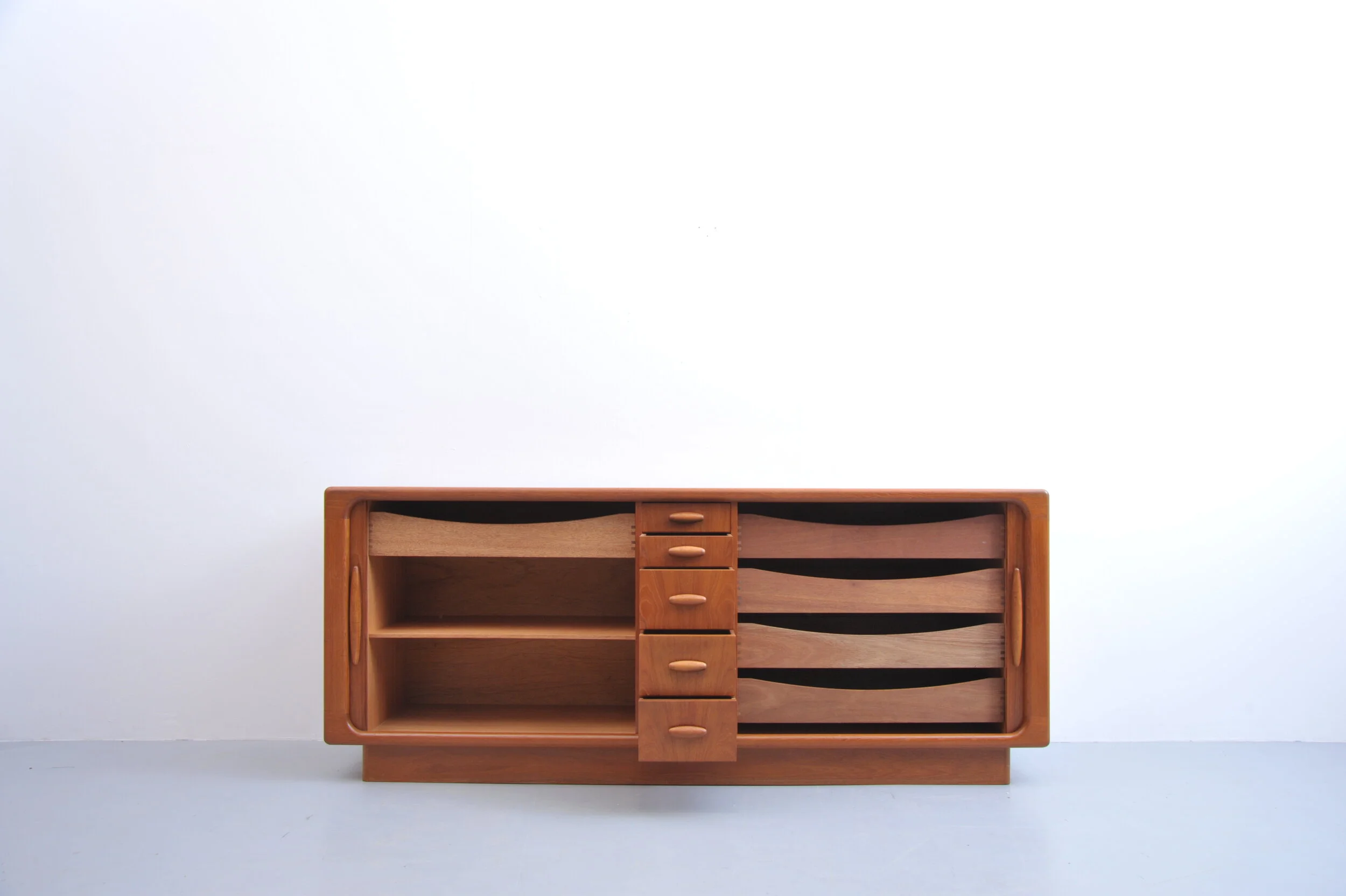 dyrlund-sideboard-teak-schubladen-rollo-danmark-vintage-midcentury-teakholz.JPG