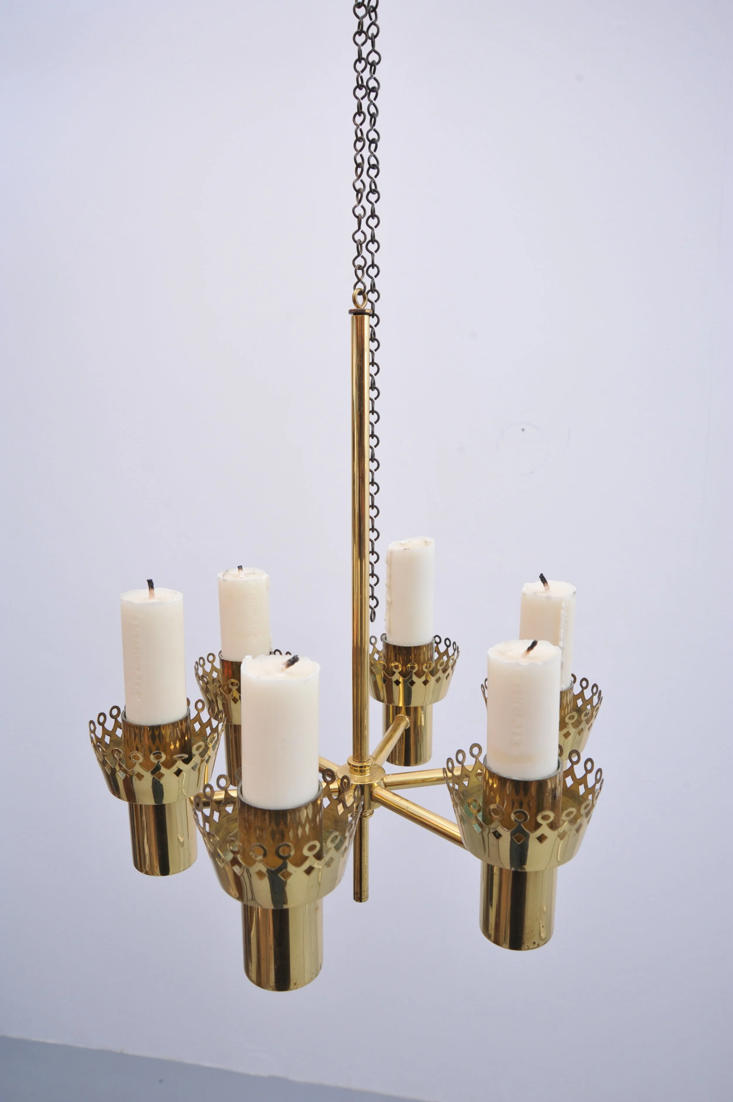 kerzenhalter-gold-messinghansa-agne-jakobsson-kette-kerze-ab-markaryd-schweden-skandinavisch-vintage-mid-century-oben.JPG
