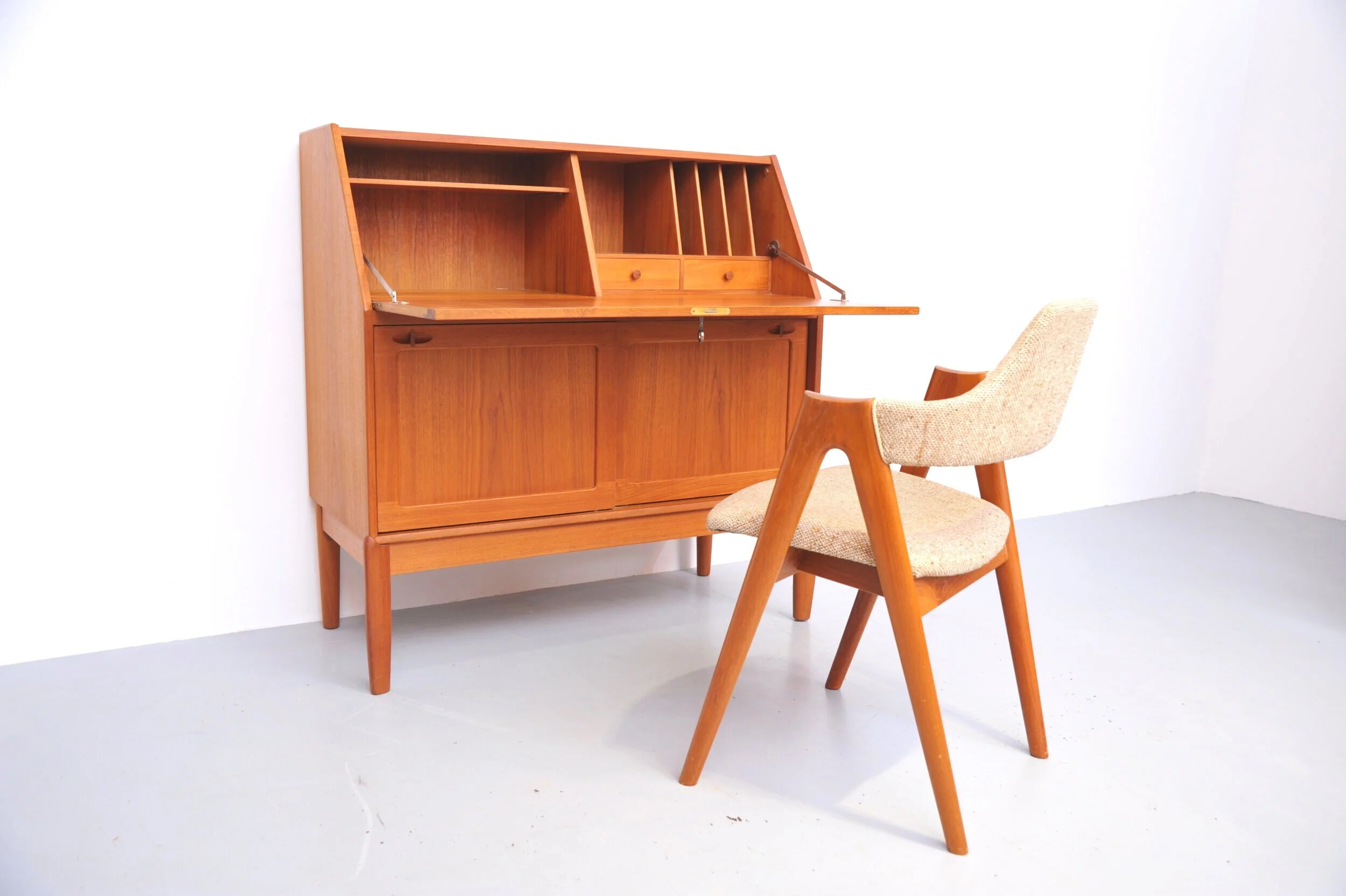 bramin-schreibtisch-teak-sekretaer-vintage-mid-century-danmark-seite.jpg