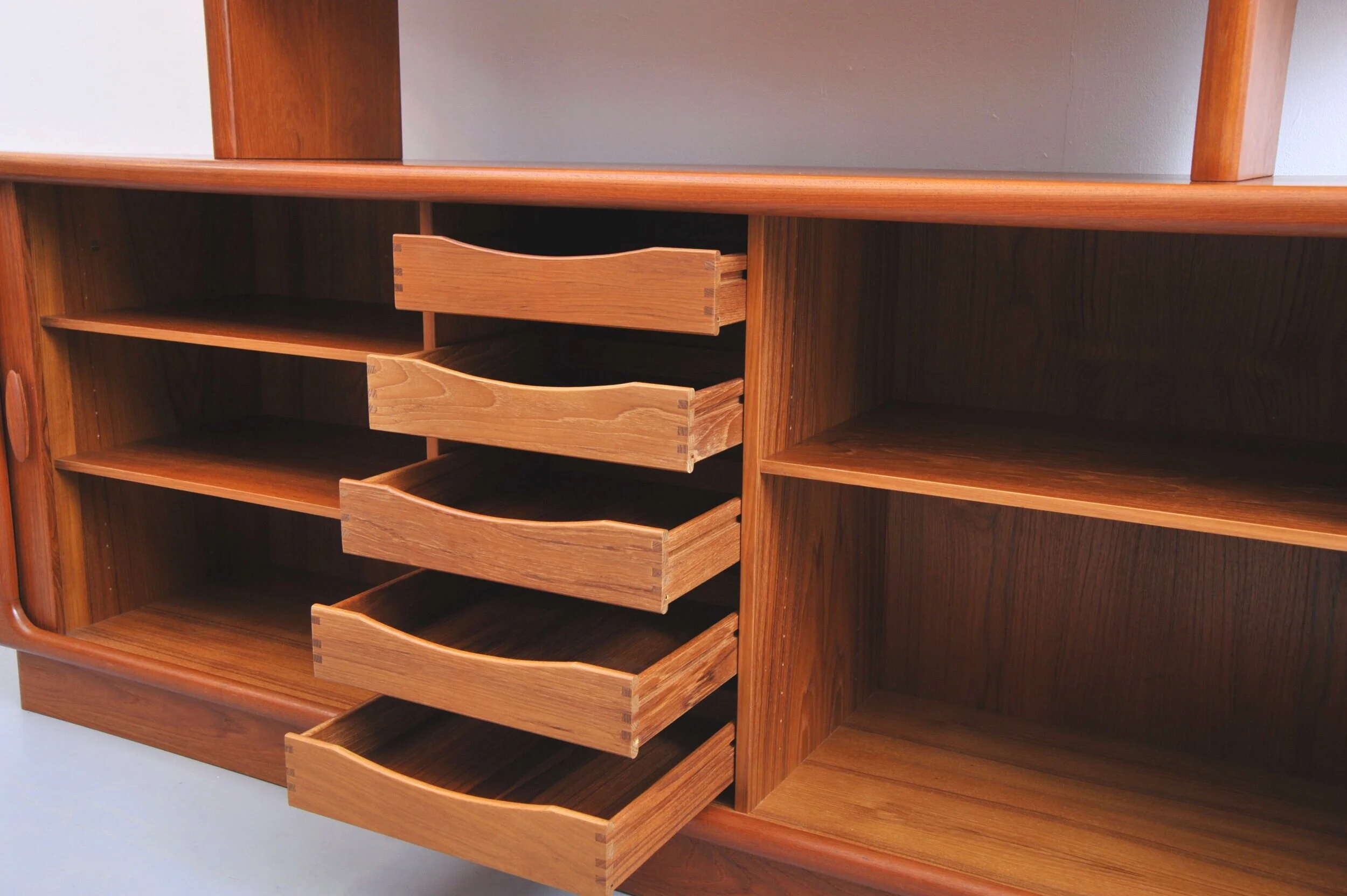 sideboard-dyrlund-teak-danmark-aufsatz-teakholz-vintage-schubladen-einleger.jpg
