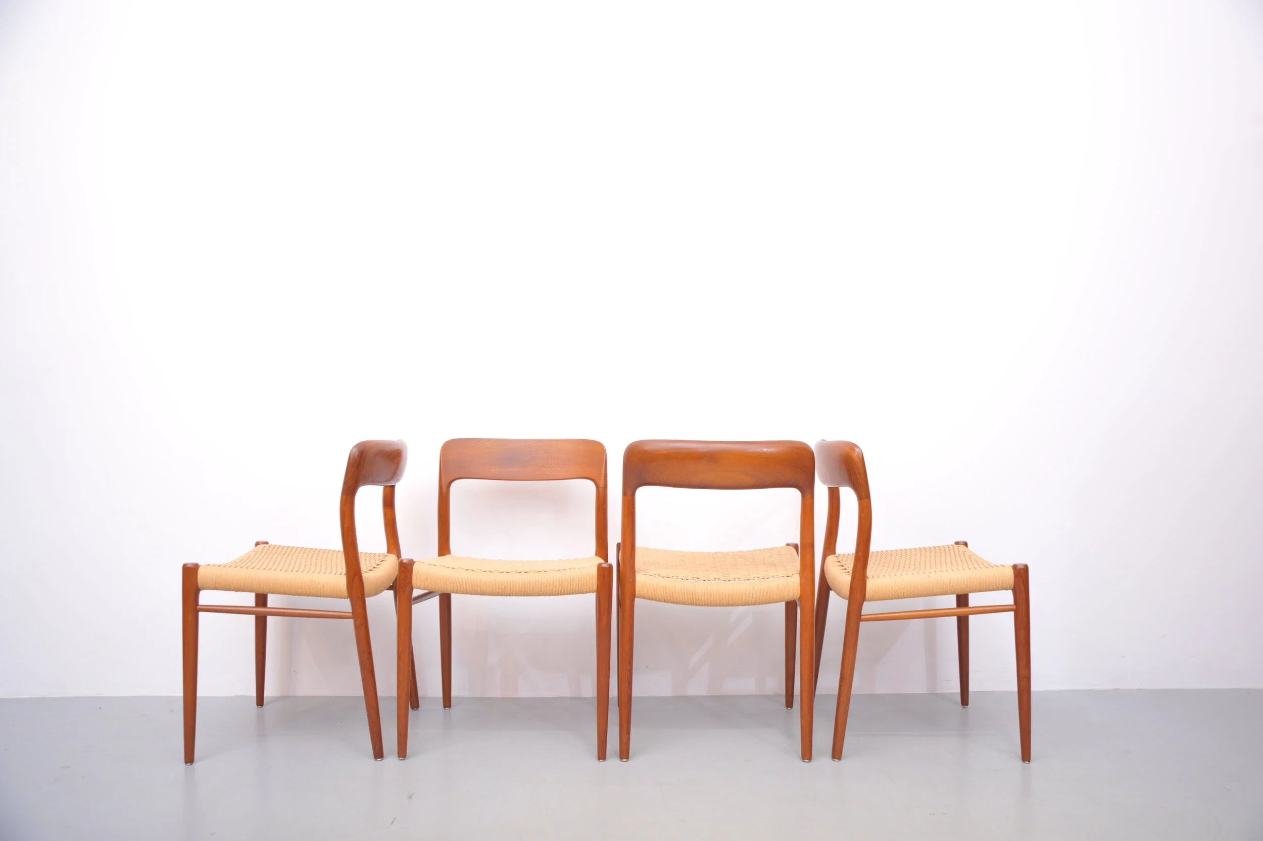 Niels-Otto-Moller-J.L.-Moller-TeakModell-75-Modell75-Papercord-Daenemark-Design-Skandinavisch-Ansichten.JPG