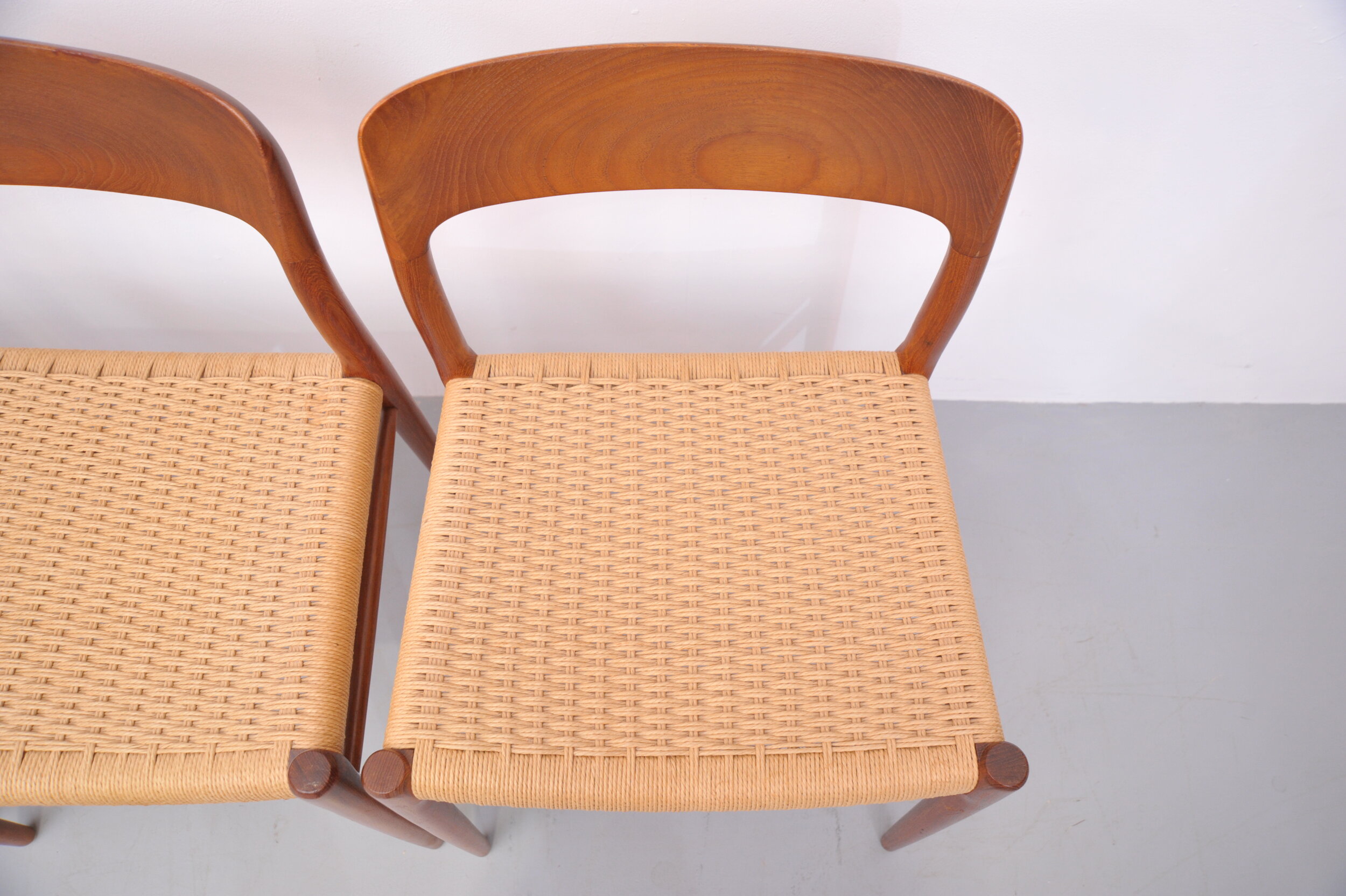 Niels-Otto-Moller-J.L.-Moller-TeakModell-75-Modell75-Papercord-Daenemark-Design-Skandinavisch-Sitzplatz1.JPG