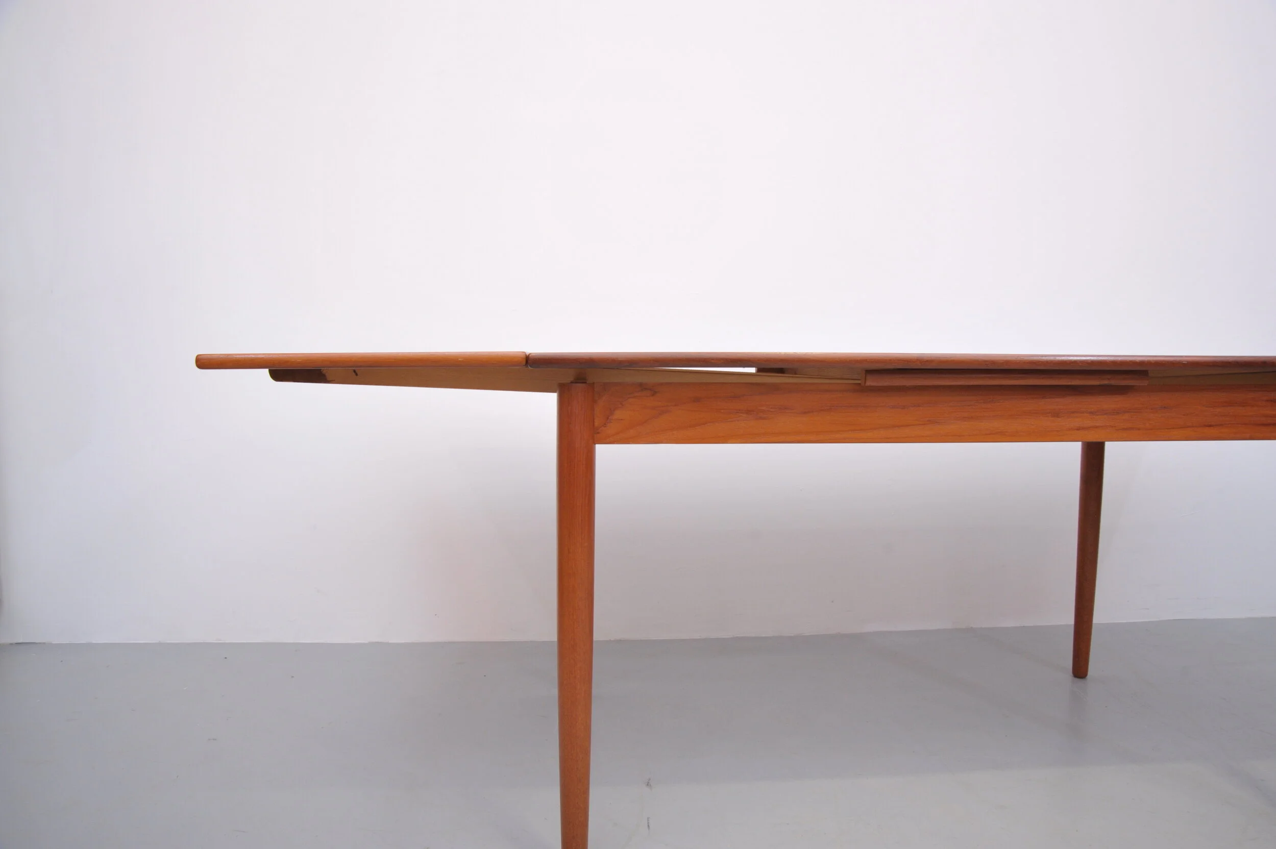 Esstisch-Teak-Skandinavisch-Ausziehbar-Bein.JPG