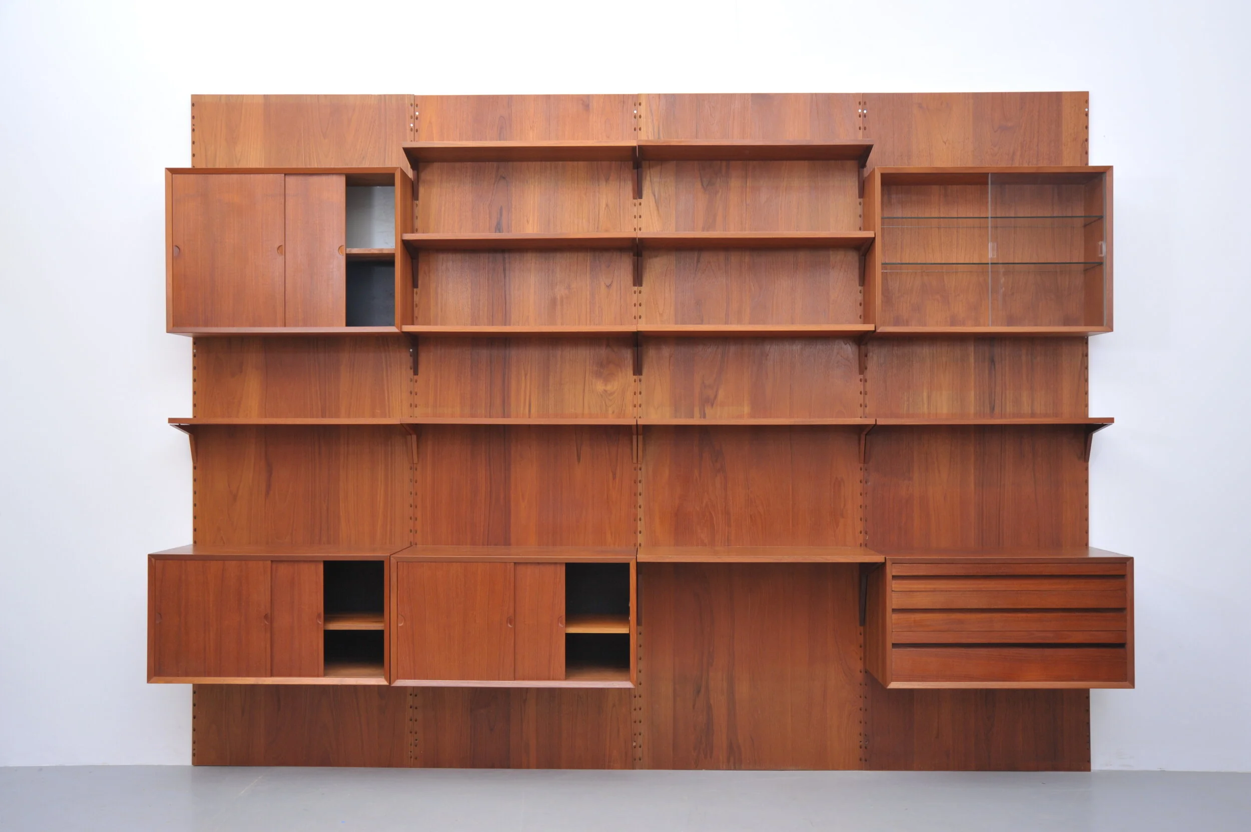 Cado-Royal-Regal-Regalwand-Teak-Dänemark-Poul-Cadovius-Midcentury-Vintage-Schreibtisch.JPG