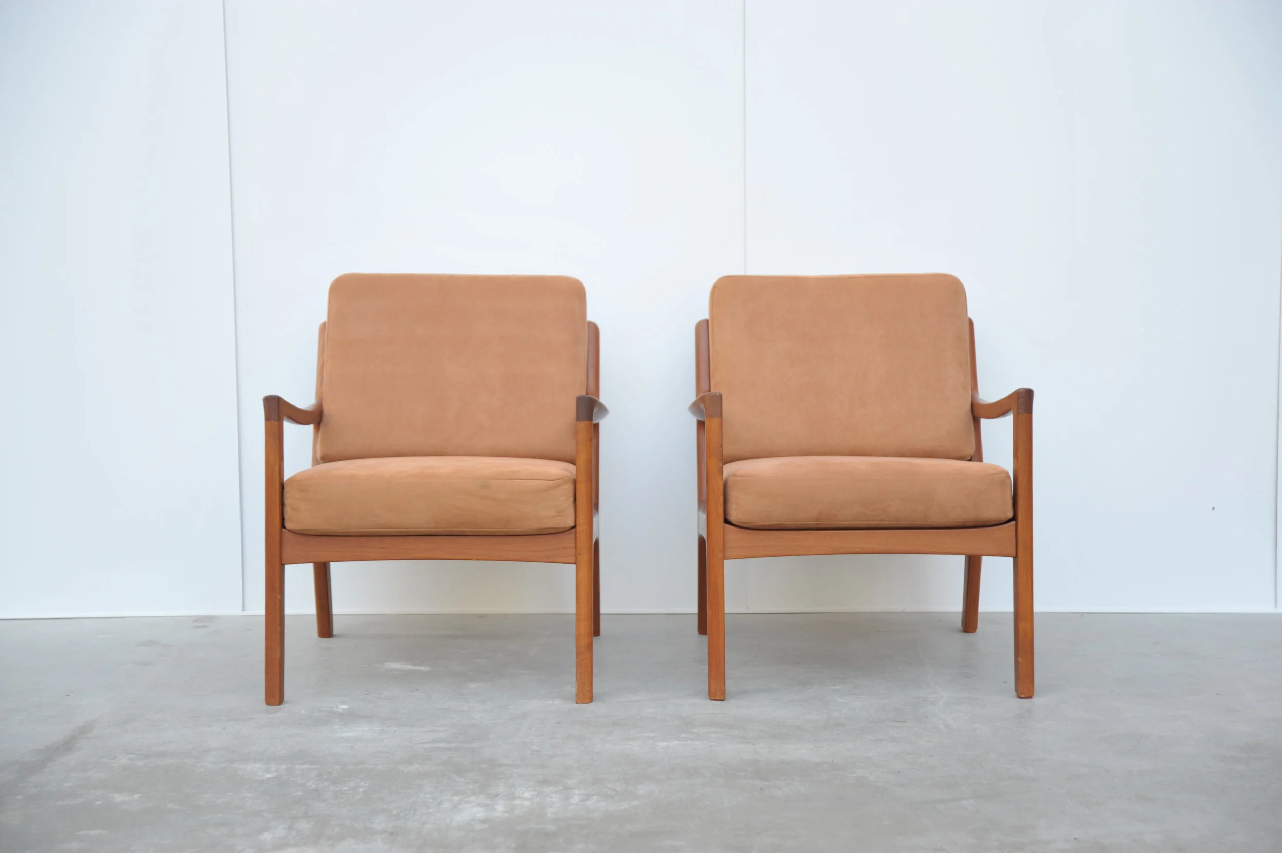 Ole-Wanscher-Sessel-Teak-Senator-Vinage-Dänemark-Midcentury-Alcantara.JPG