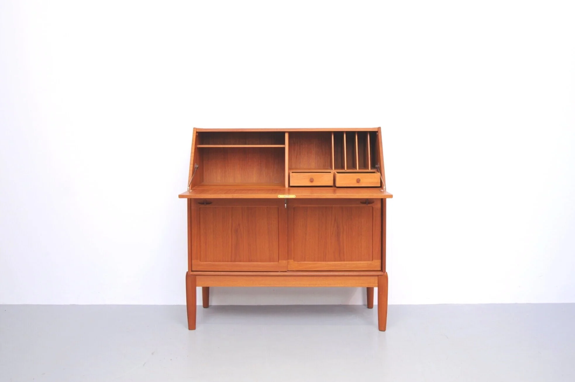 bramin-schreibtisch-teak-sekretaer-vintage-mid-century-danmark-klappe.jpg