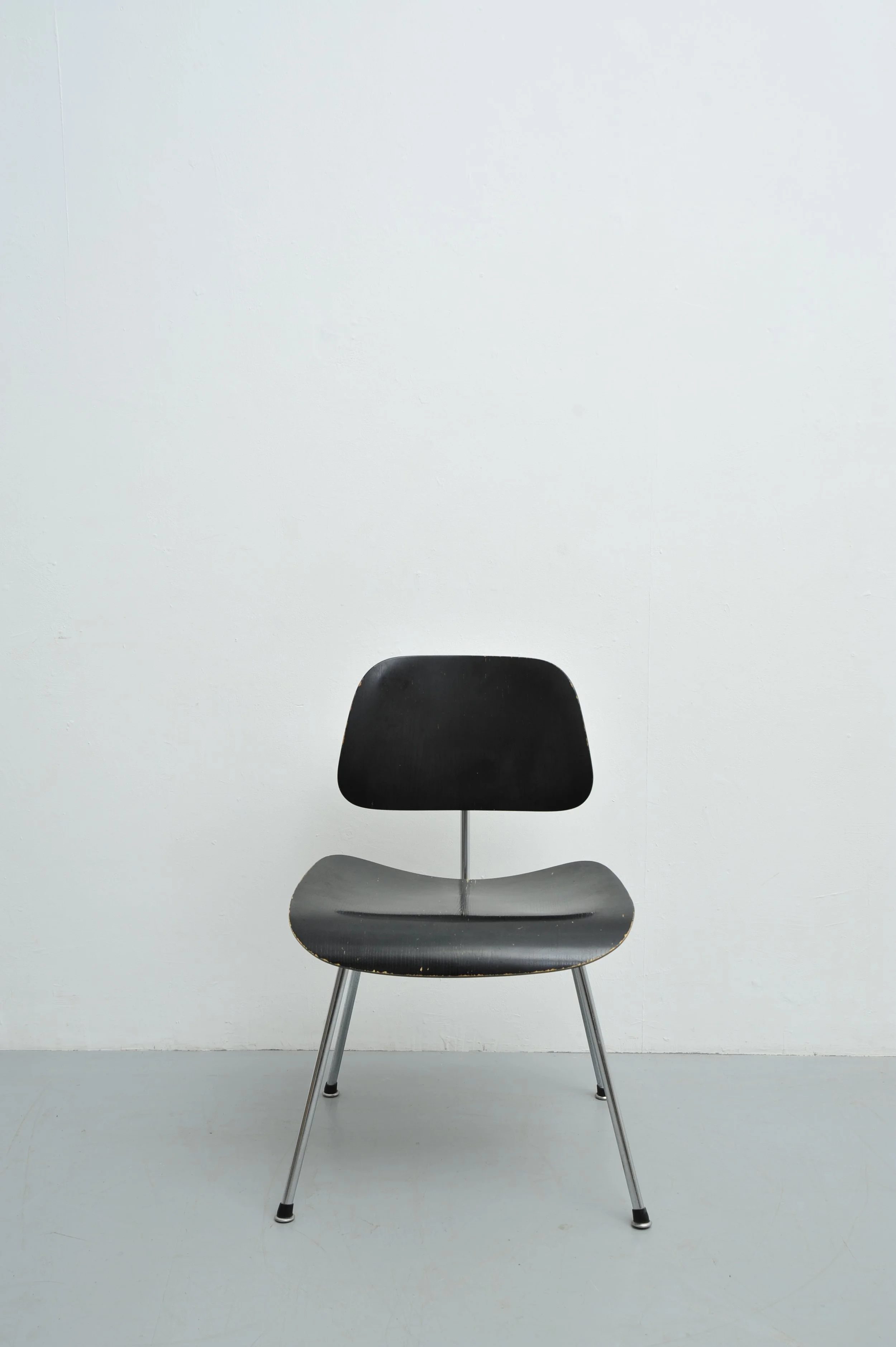 ray-charles-eames-herman-miller-dcm-stuhl-schwarz.JPG