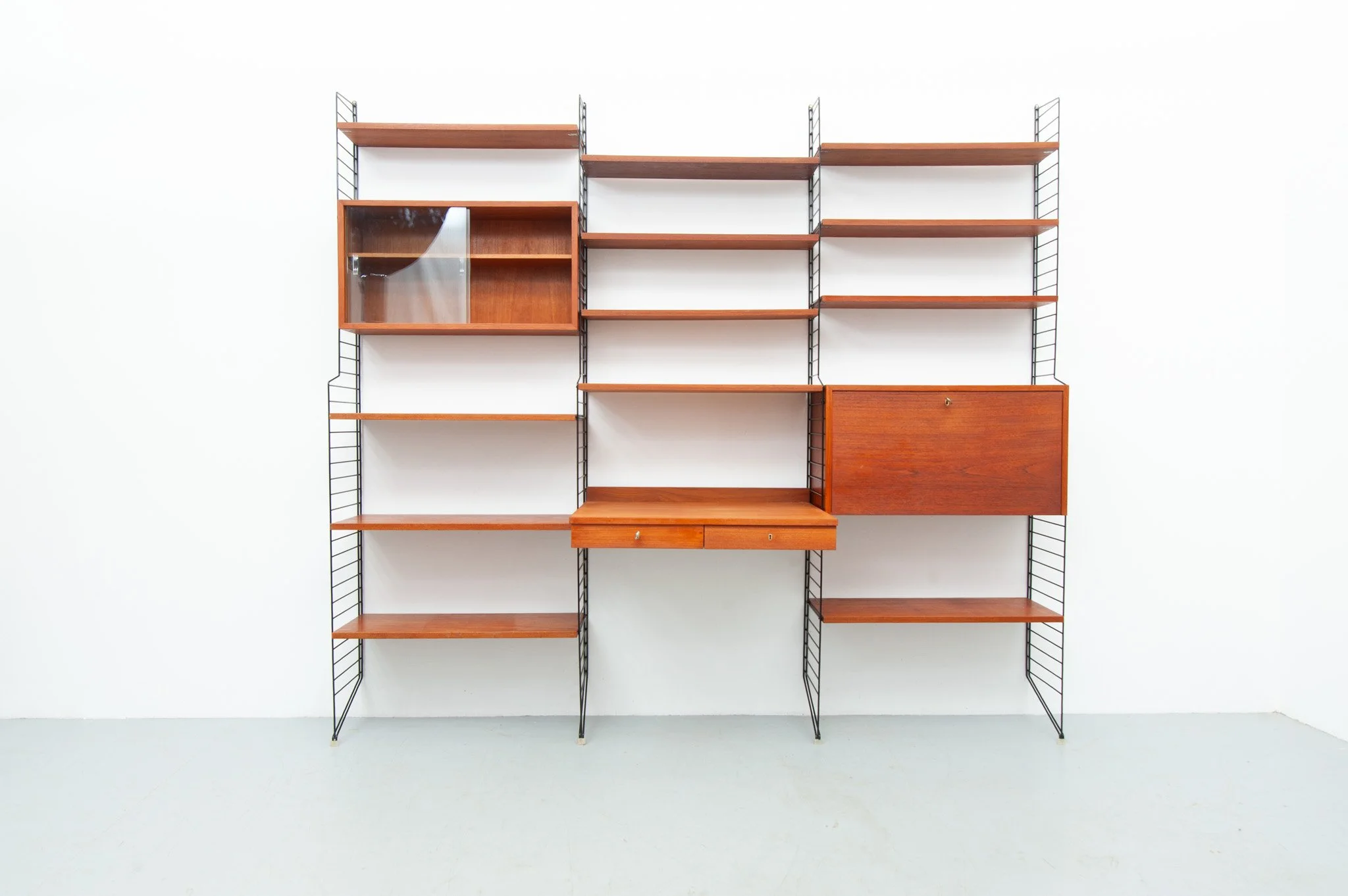 Kajsa_Nisse_Strinning_Teak_Schweden_Regalsystem_mid_century_modern.jpg