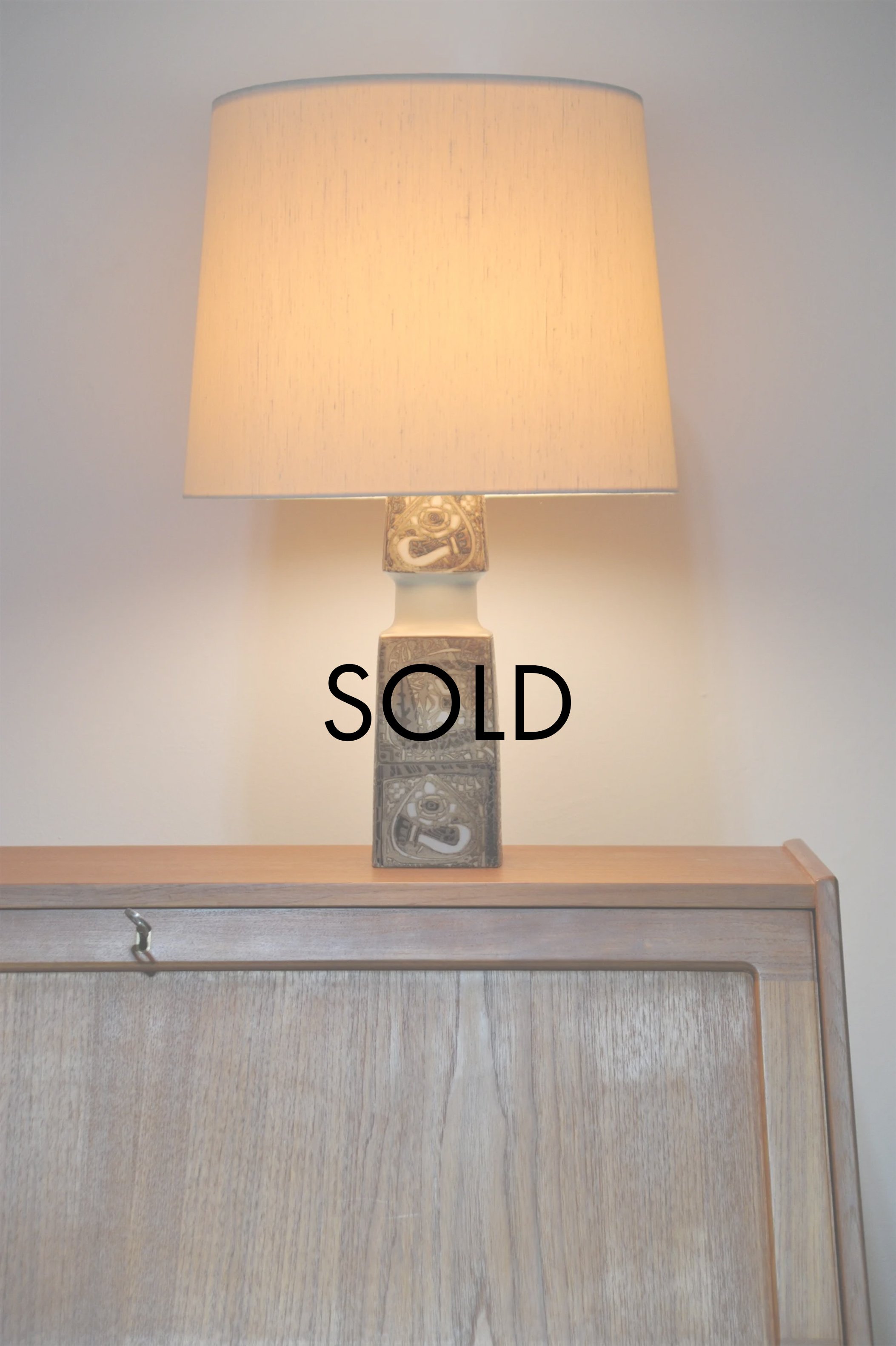 mid-century-keramik-tischlampe-niels-thorsson-royal-copenhagen-vintage-lampe-sold.jpg