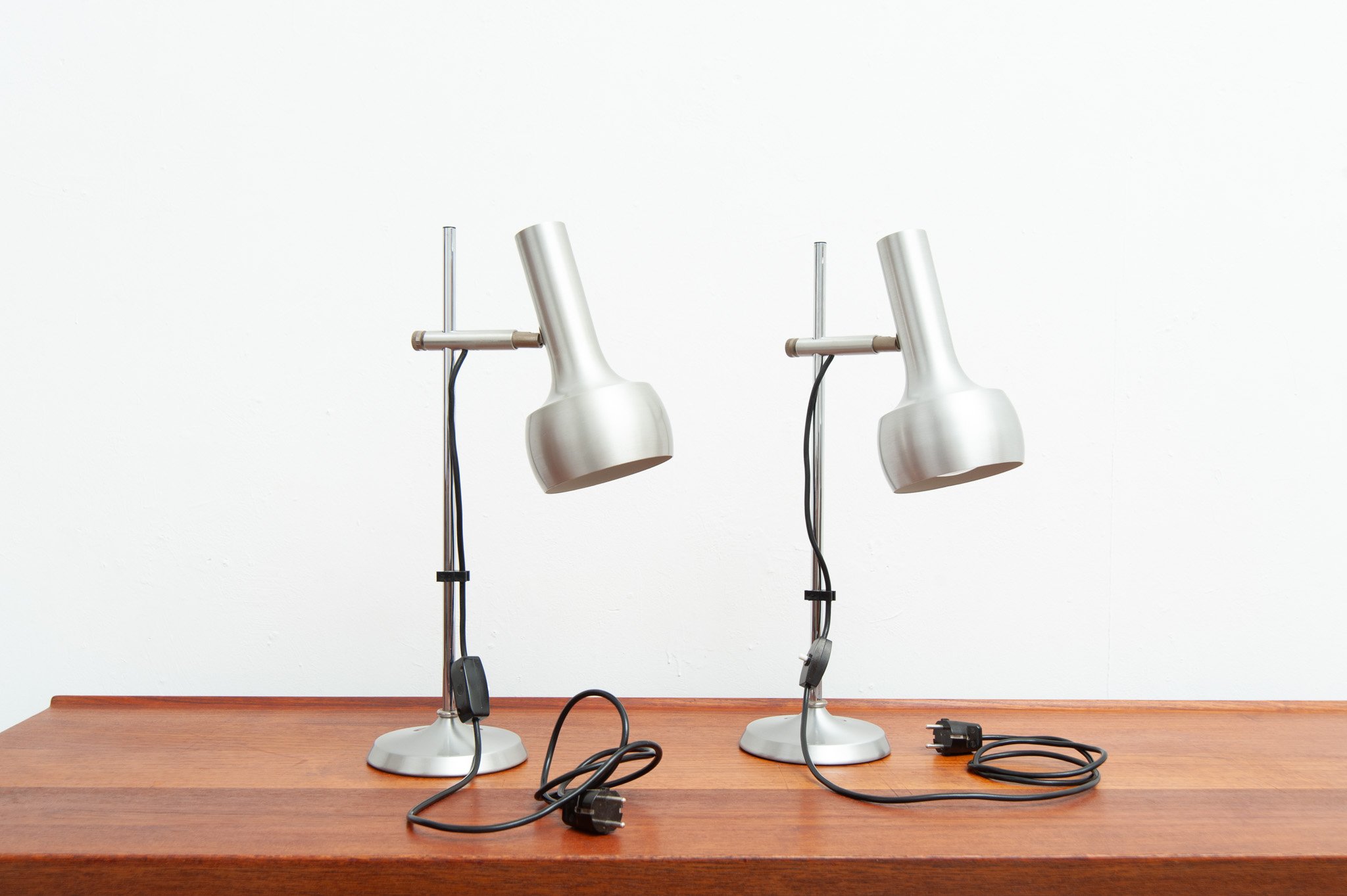 leclaire-schäfer-tischleuchte-alumium-silber-swiss-lamp-tischlampe.jpg