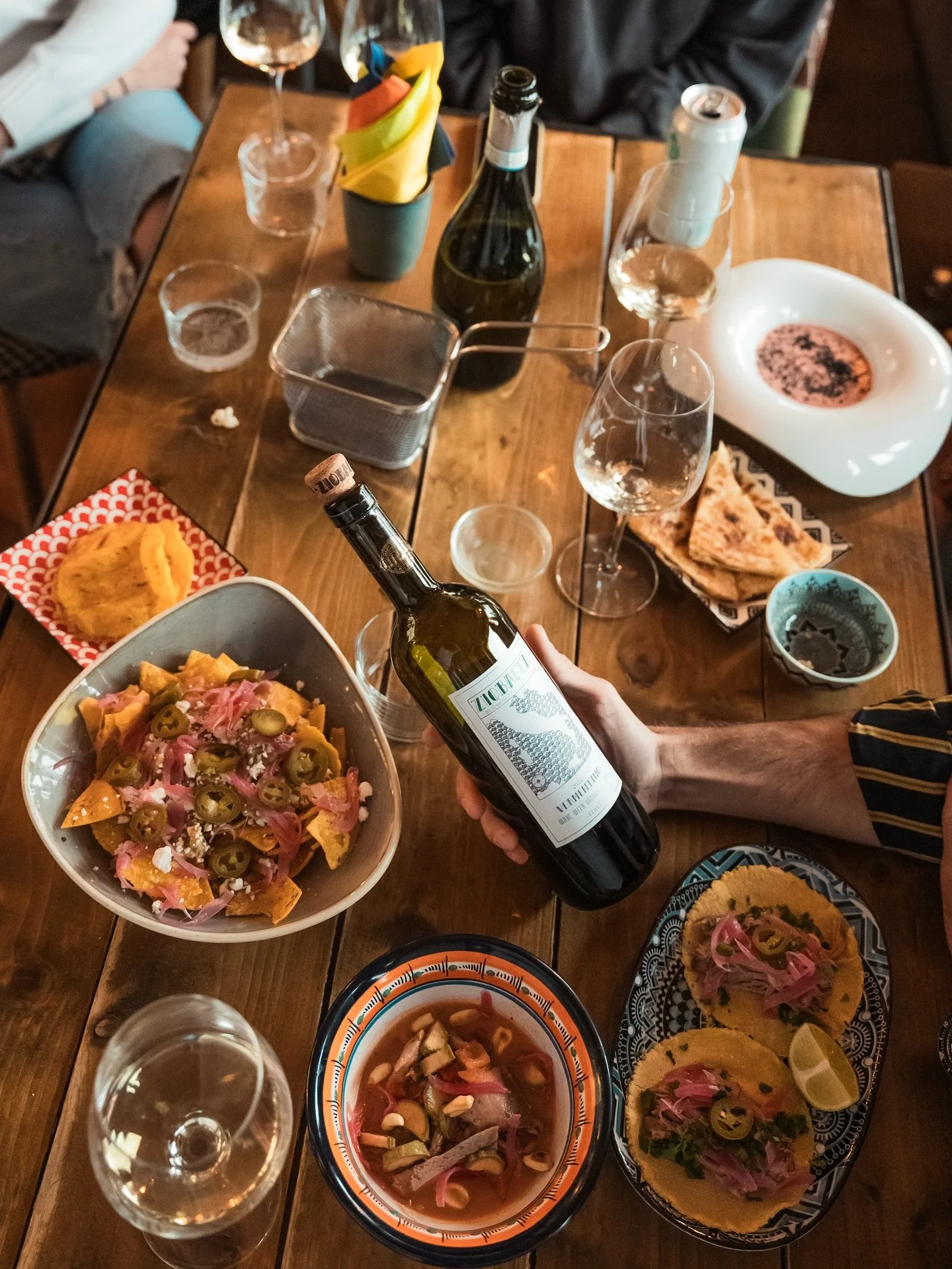Finding the perfect balance: the refreshing taste of Zio Baffa Vermentino with rich and zesty Mexican dishes. 💃🏻🌵🍷

#ZioBaffaWine#biologicwine#StayZio#mexicanfood#vermentino#tuscany