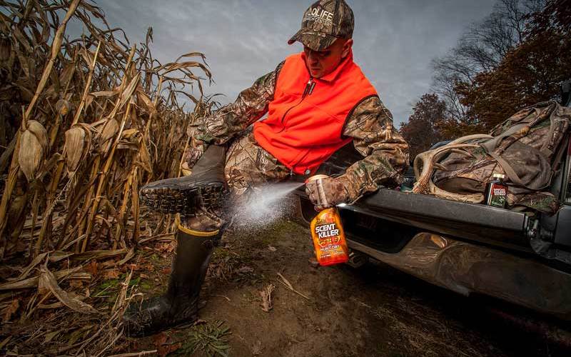 WHITETAIL HUNTERS - TRY A LAYERED SCENT STRATEGY! When it comes to dressing ourselves for hunting, we’re always told to layer, layer, layer. It’s the best way to stay warm when we need to be warm and cool when we need to be cool. Layering makes it easy to adapt to whatever the day’s hunt throws at us. A smart scent control and attractant strategy also works best if thought of in layers, too.