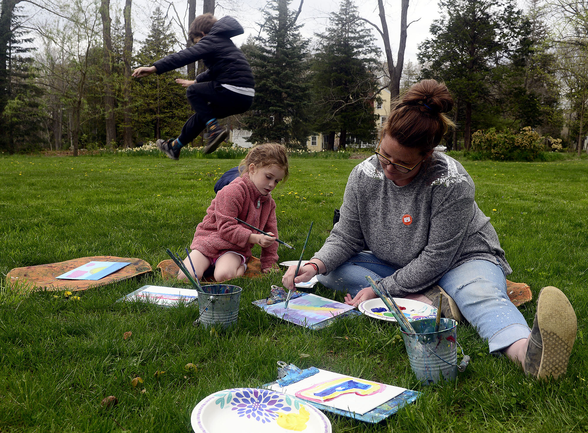  Caitlyn Chapin, right, of Old Saybrook works on painting with her daughter Mae, 5, as her son John, 8 plays leap frog with Emma, 9, during a community free day on Sunday, May 6, 2018, at Florence Griswold Museum. (The Day)  