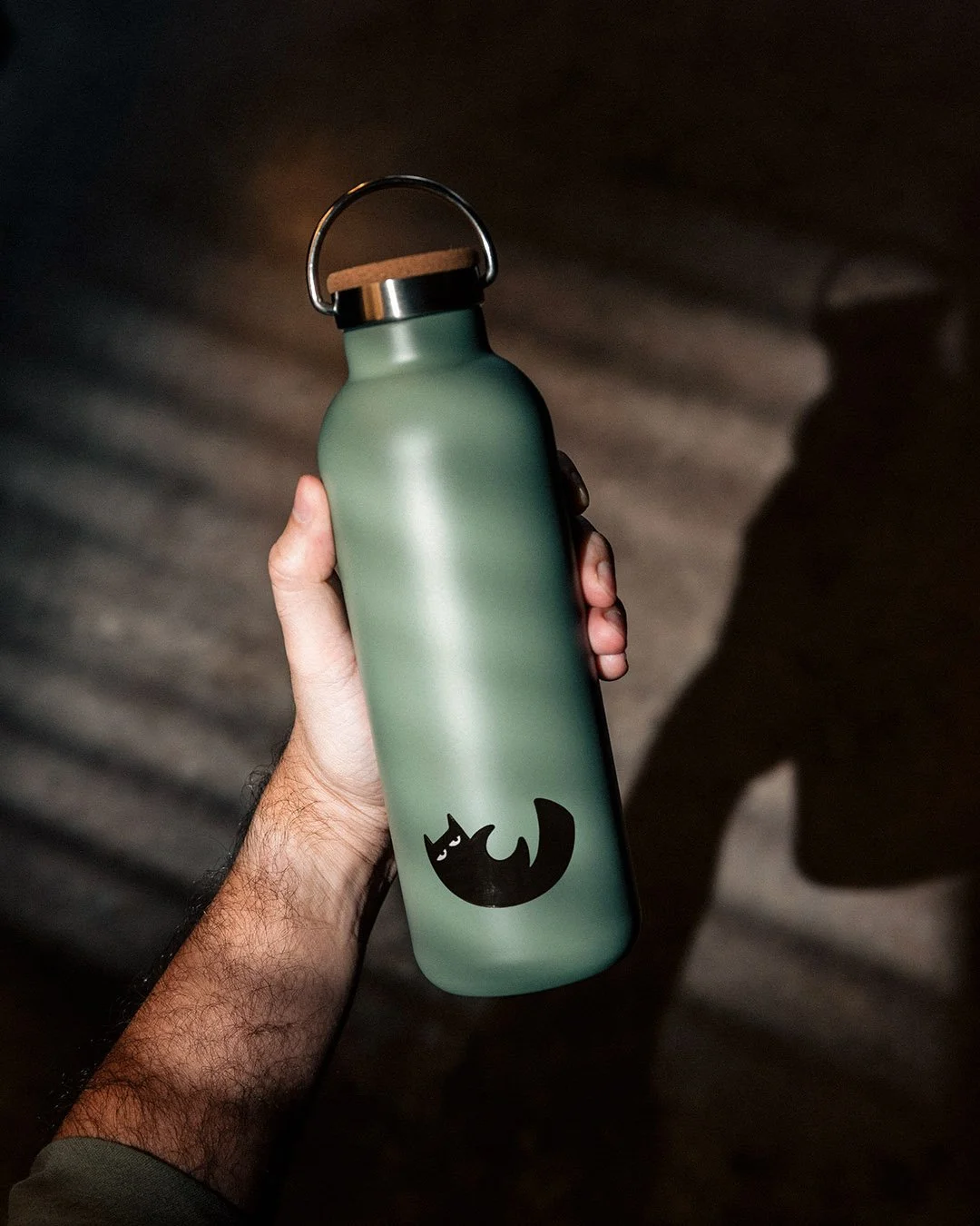 Unoentremil-Cafe-Merch-Thermo.jpg