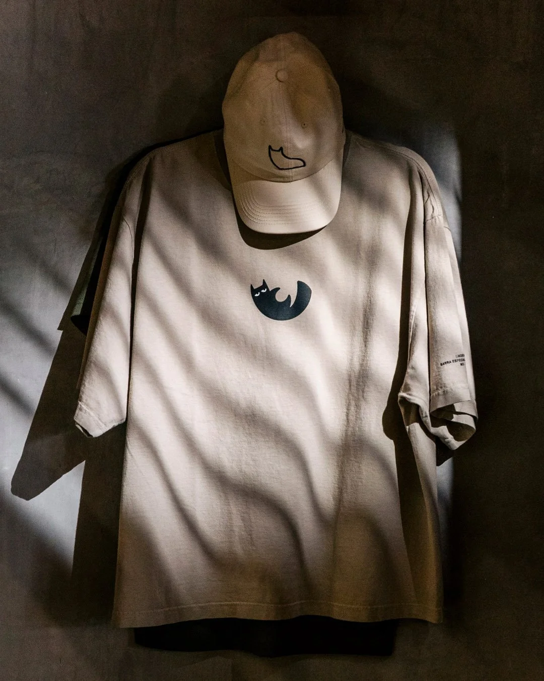 Unoentremil-Cafe-Merch-Camiseta.jpg