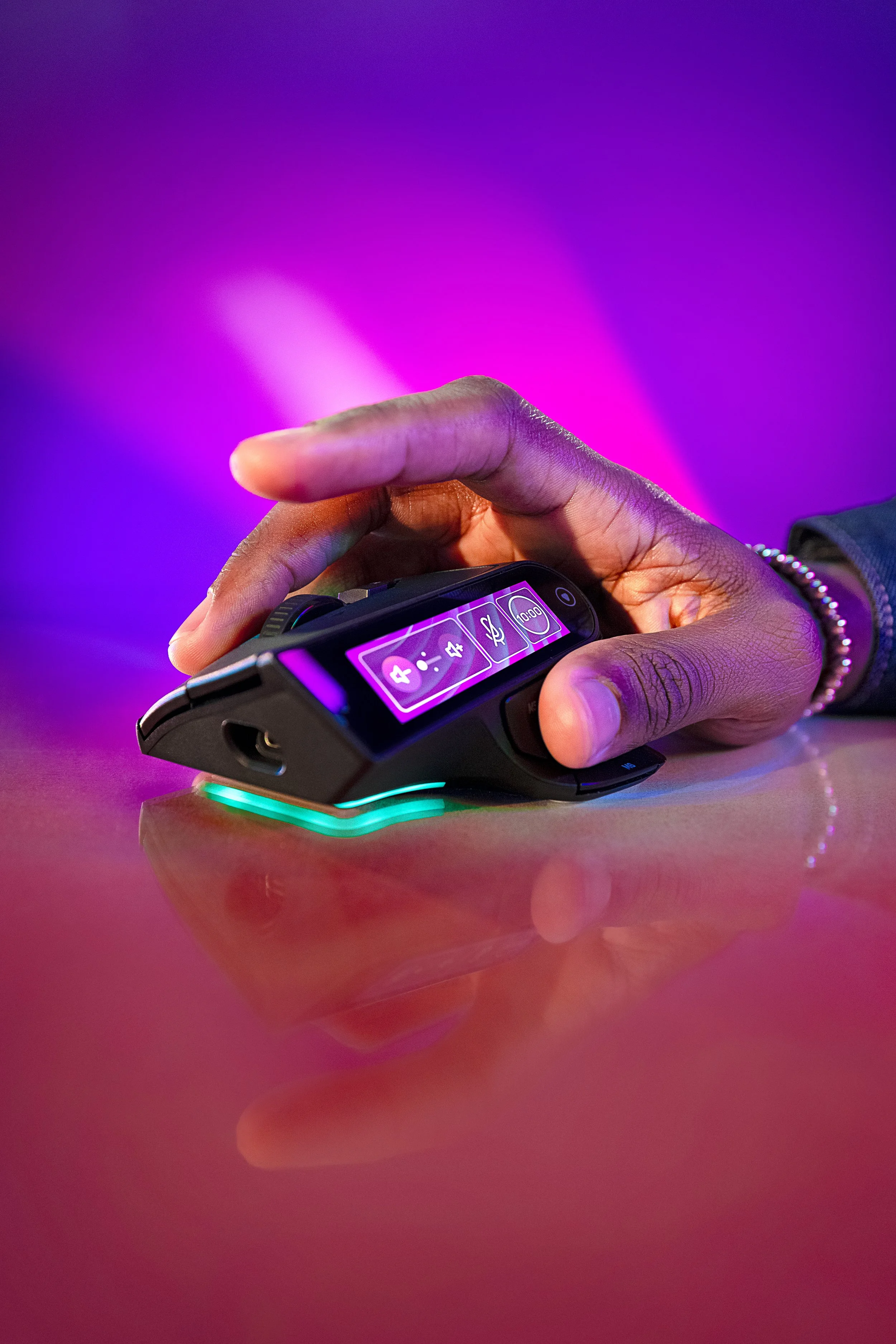 14_CommandSeries_MC-MouseSeries_Hero_4231_L1_V1_RGB.jpg