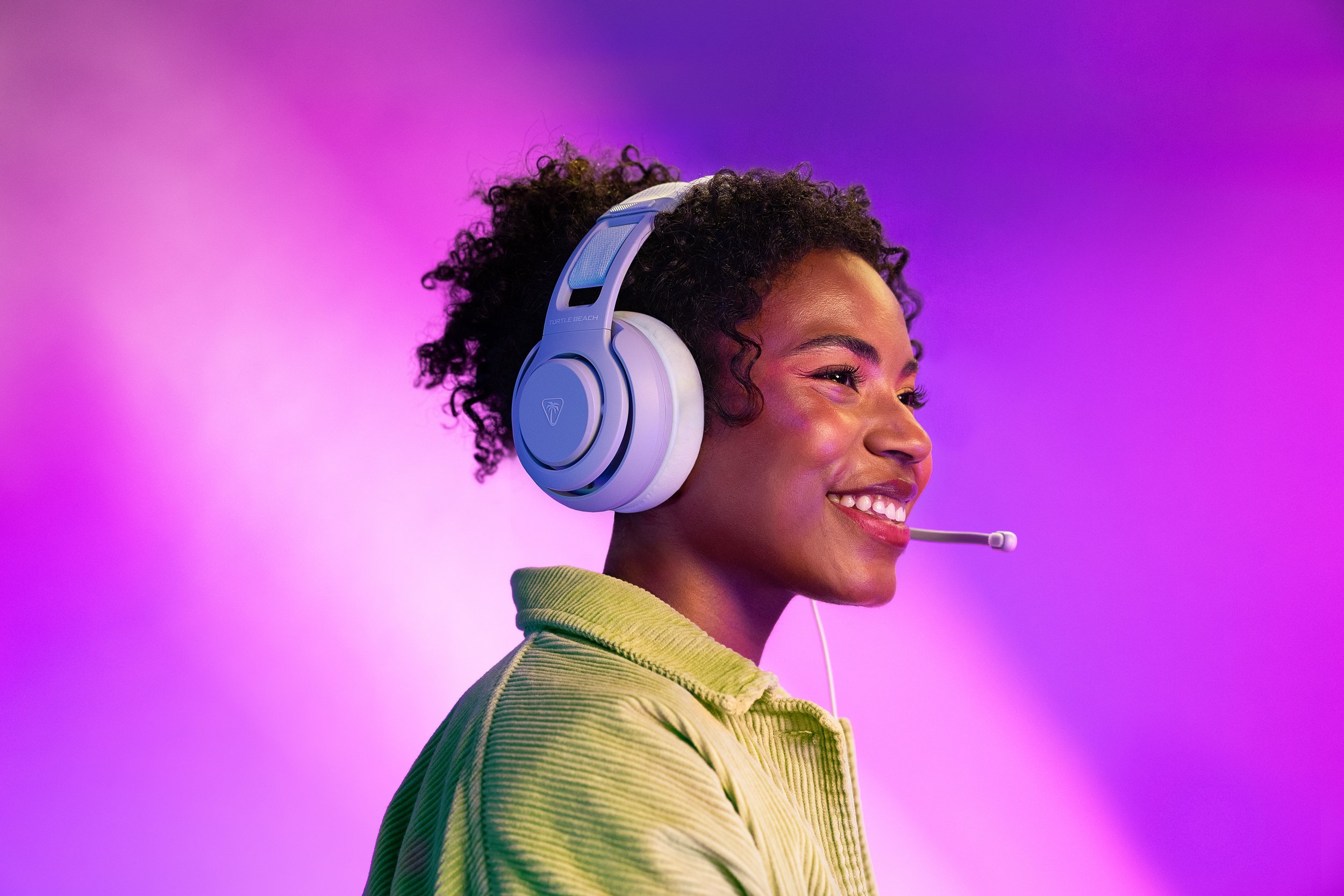 12_Headset_Lifestyle_Jenelle_Hero_3811_L2_V1_RGB.jpg