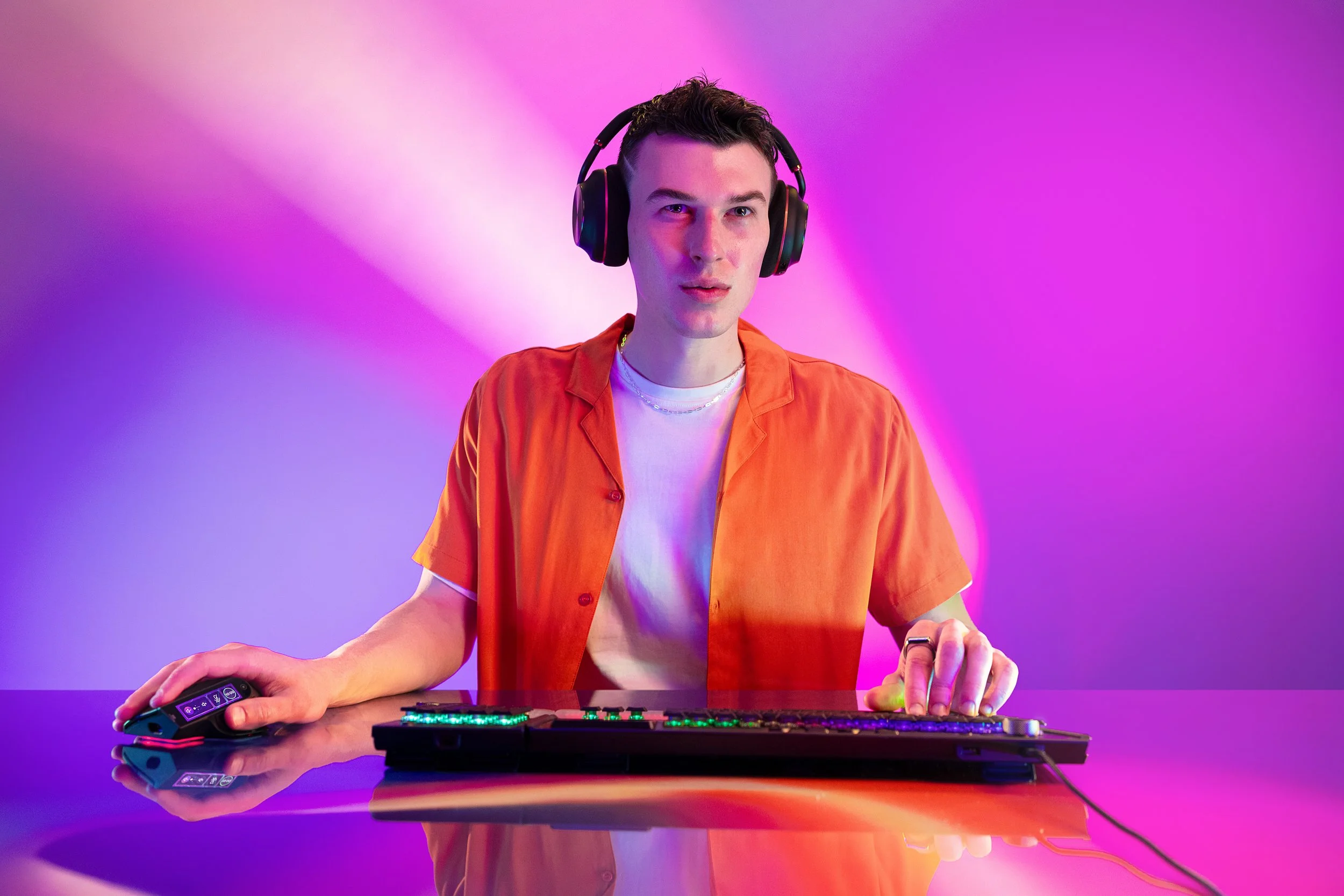 05_CommandSeries_KB7-MC7_Lifestyle_Jon_Hero_2442_L1_V1_RGB.jpg