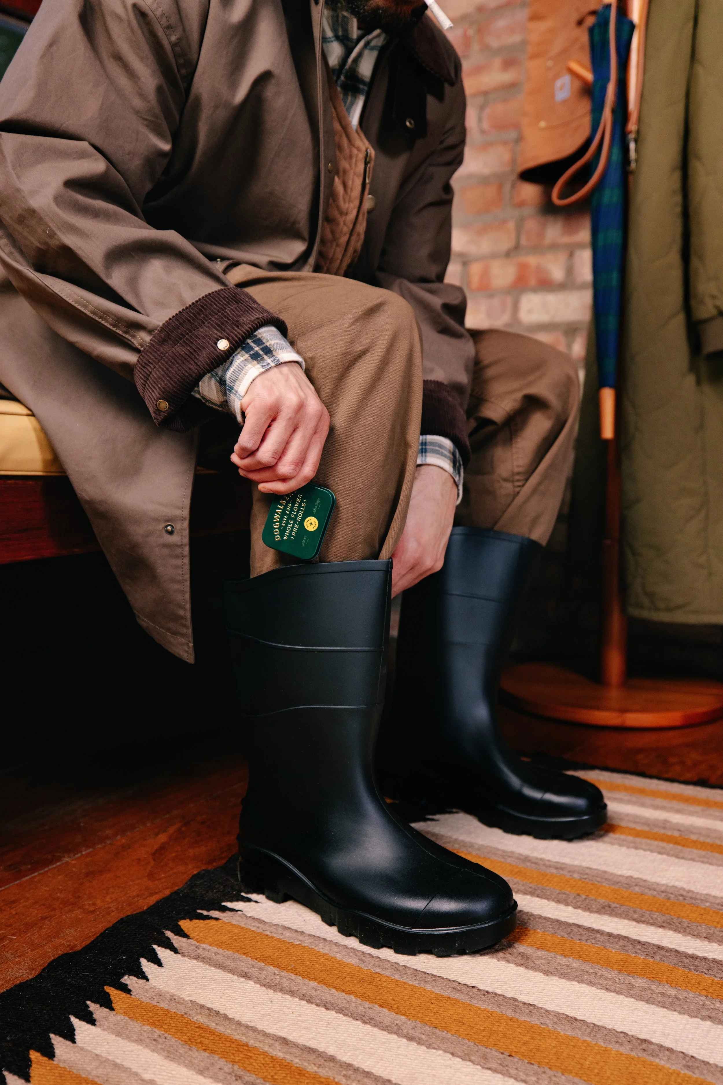 SPxDW_Location_03_PuttingOnRainBoots_2492 copy.jpg