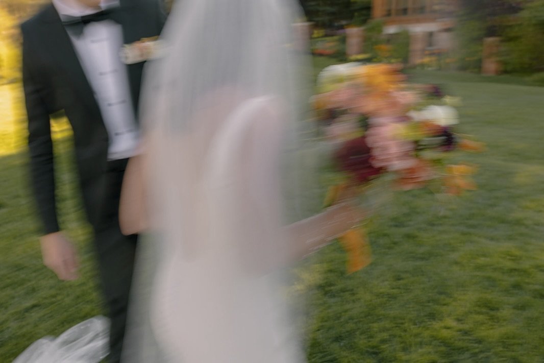Your wedding day can feel like a total blur. The day has so much anticipation, excitement, stress, feels, nerves and good vibes it&rsquo;s hard to keep up. The time could not possibly move faster. One thing I know for a fact is that you have no clue 