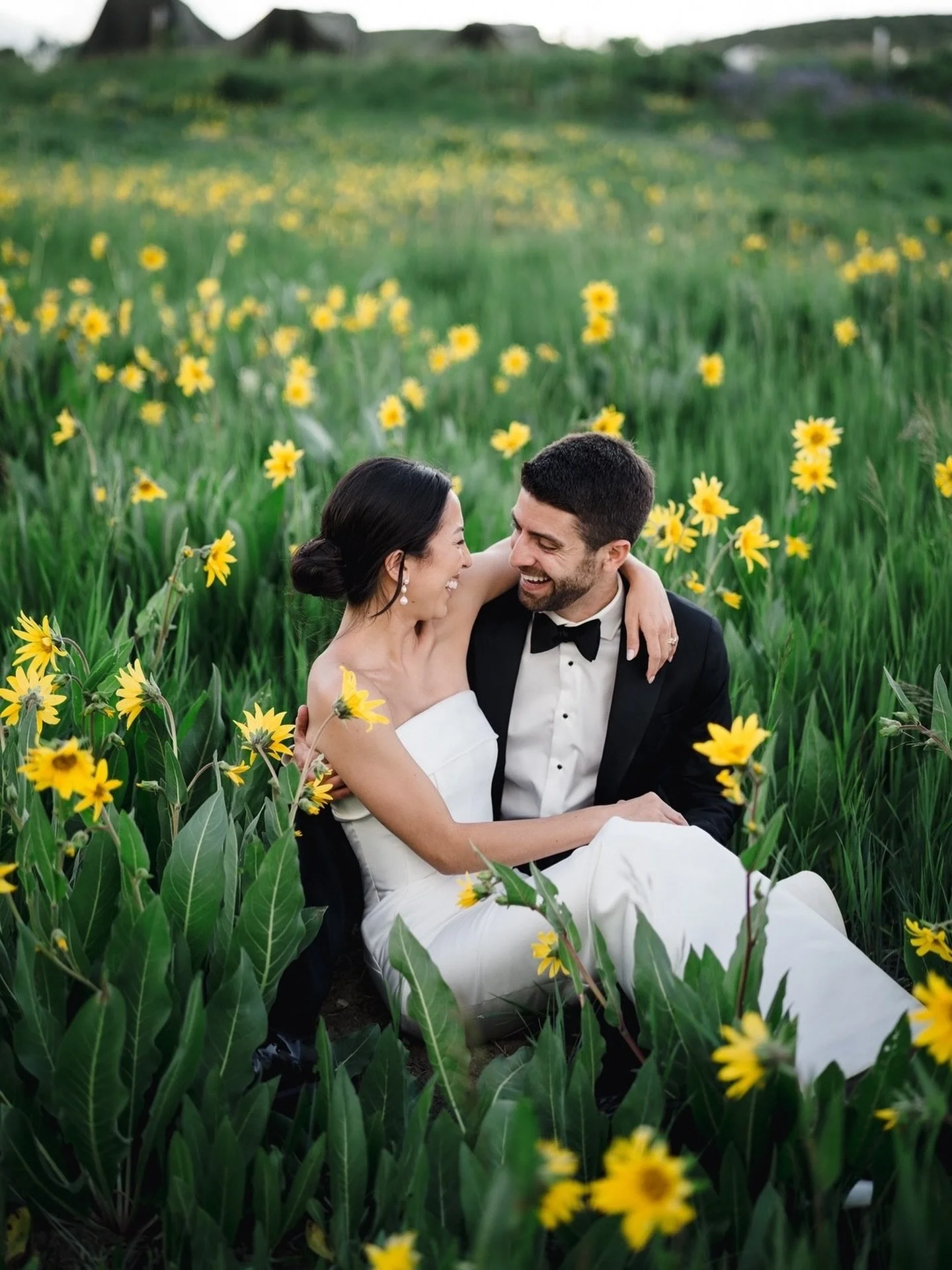Could these two be cuter?🌻 You can plan a wedding all you want but you can&rsquo;t plan for a perfect wildflower field right next to your tent at the venue. This is what we call a happy accident!