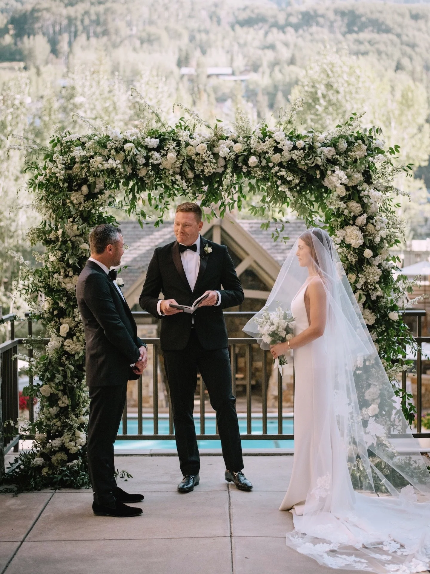 Heading to the gorgeous @fsvail for a little extra special vacay has me reminiscing on the last time we had the pleasure of working there! Can&rsquo;t wait for a few days in the mountains getting pampered with my favorite planners. 🤍