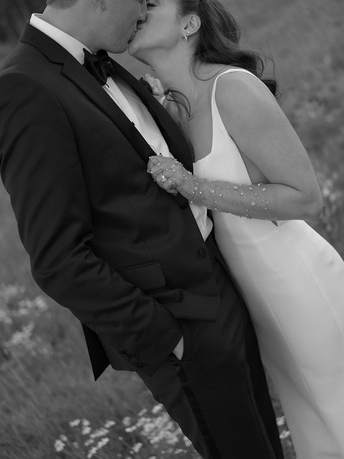 Say yes to extra accessories! ✨ These gloves were show stoppers and a super easy way to jazz up a simpler dress.