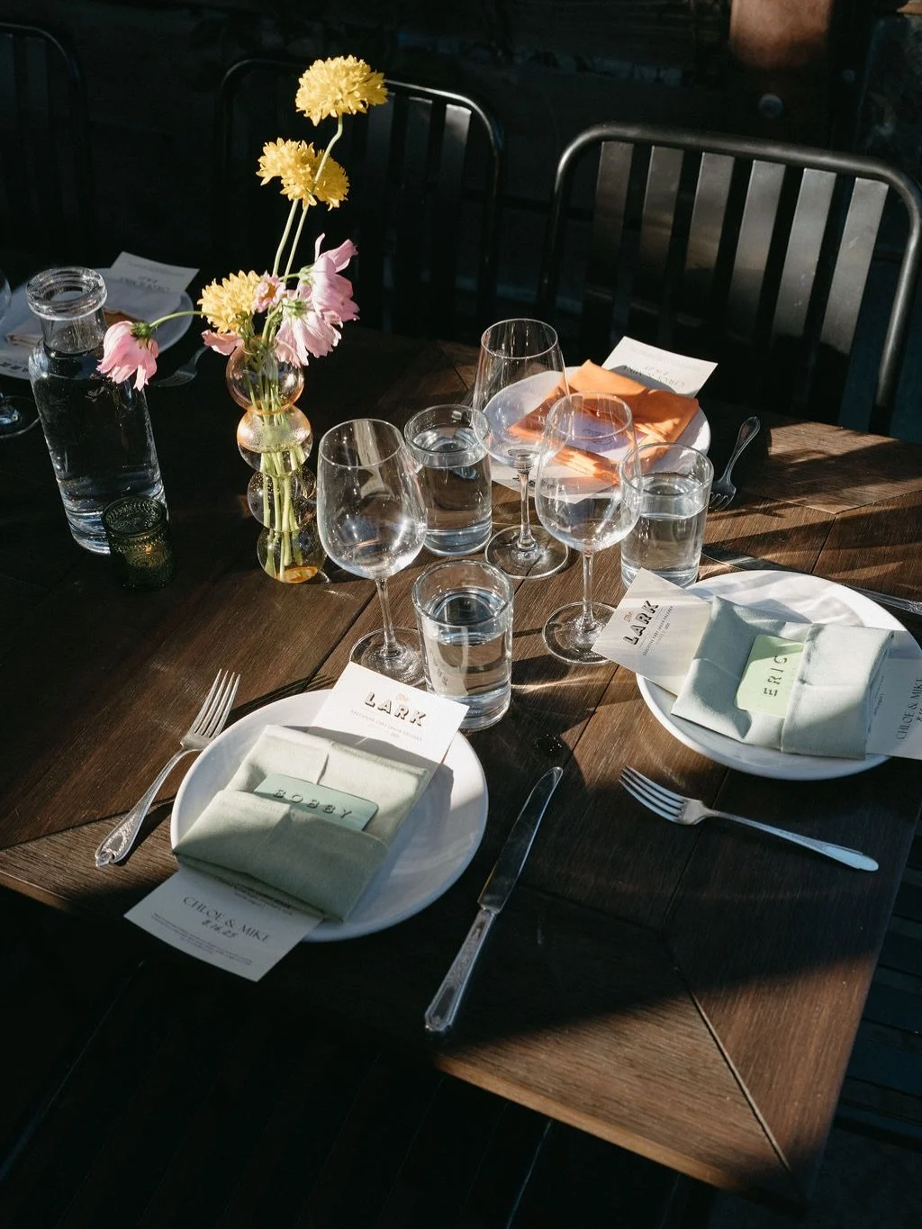 Restaurants make the best wedding venues! Chloe and Mike wanted their day to feel like an elevated &amp; special dinner party with their favorite people. @thelarksb absolutely delivered 🤌🏽

Slide 12 is the cutest picture to me 🥹
