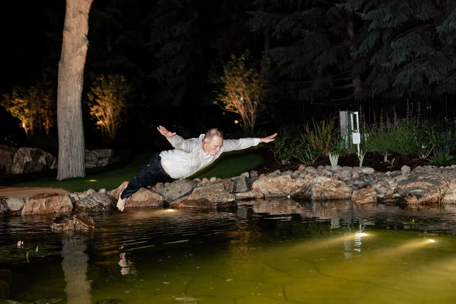 When you throw your wedding at your parents house, no one can tell you not to jump in the pool fully clothed&hellip;this level of sending it is something I deeply admire!
