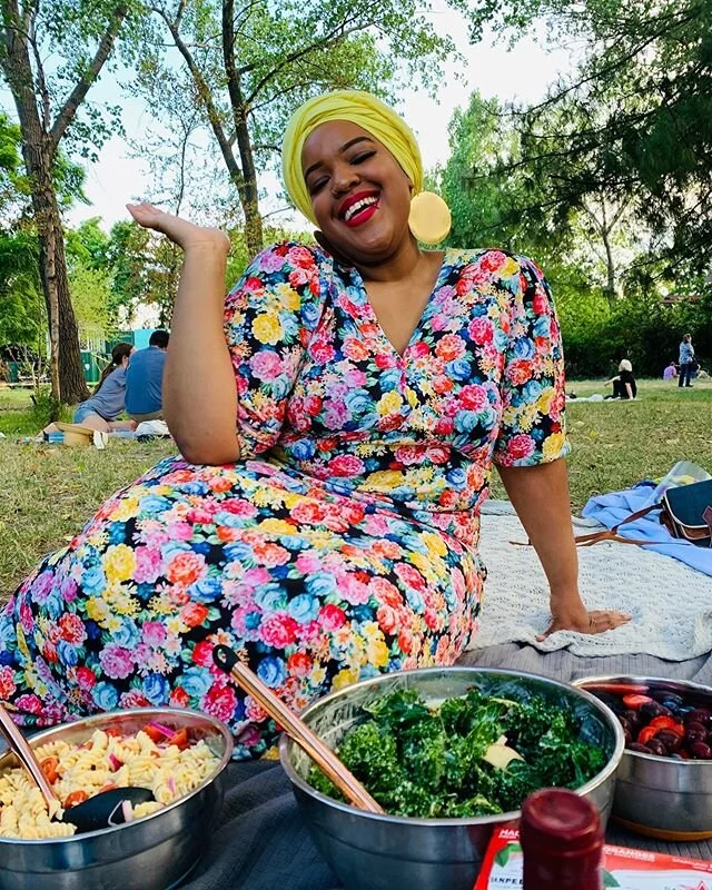Thought I&rsquo;d drop in with some wholesome content. And, smiles. Some Black girl joy. Give you some Ratta Tat Fat Muslim vibes on your timeline because the world right now is hurting. 
Last week for the Juneteenth celebration, I had my very first picnic at the park. I wanted to start small because Covid, but also I get bad anxiety when planning events. What will I make? Will people like it? What if no one comes? What if people don&rsquo;t enjoy themselves? All buzz around in my head. 
I&rsquo;m trying to overcome my fears so I&rsquo;m finding myself diving into the unknown, even if I dont think I can. You&rsquo;d be surprised how many irrational and rational fears that I have. 
Some of my friends have food restrictions so I decided to just make all vegetarian dishes. Now, I&rsquo;m a meat eater and don&rsquo;t really care for veggies because I&rsquo;m picky but I&rsquo;m trying new dishes. 
I made kale salad with sliced apples and dried cranberries. It had avocado cilantro and lemon