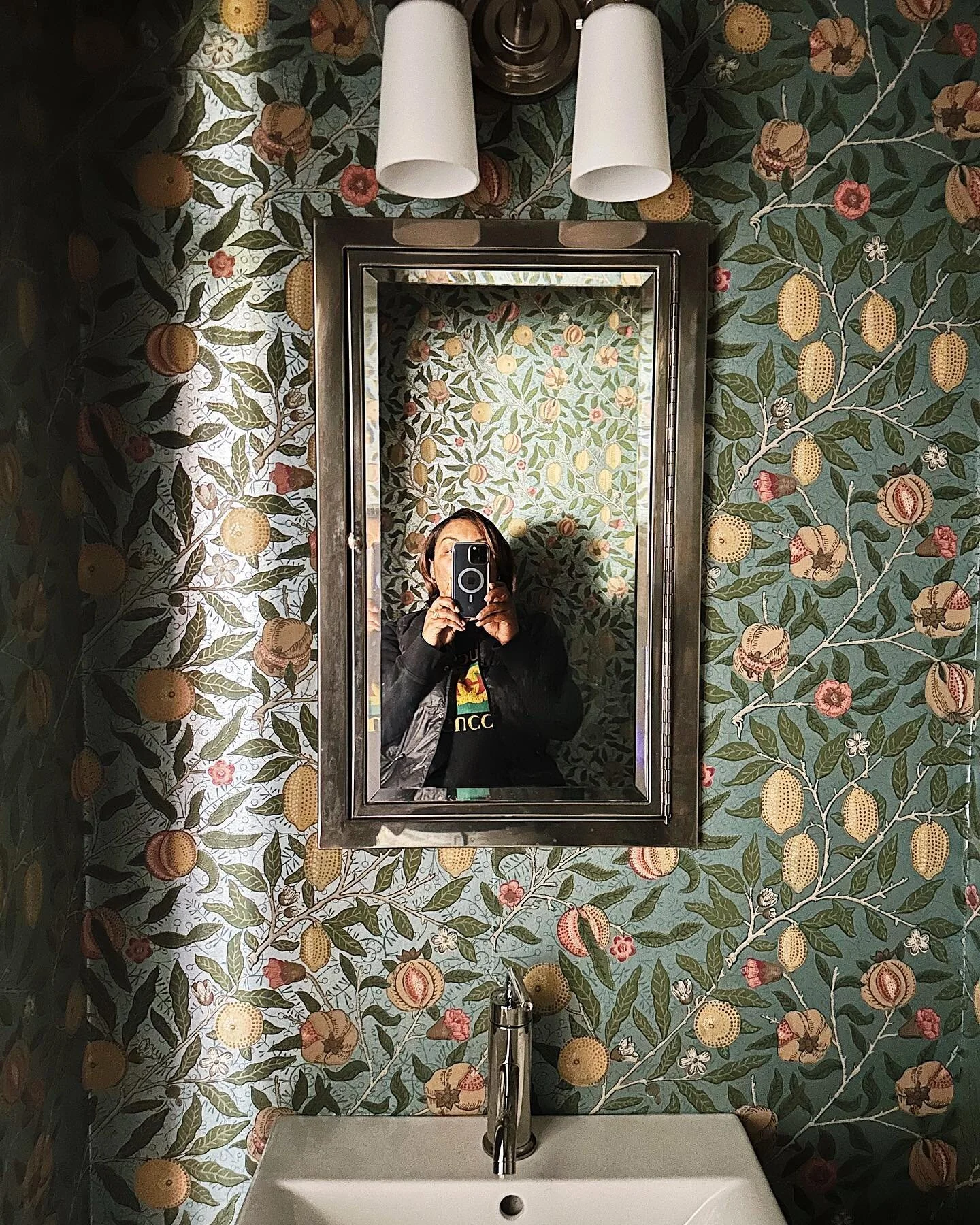 All about W today! 
Wednesday-Wallpaper-William Morris
This @wmorrisandco wallpaper used in a client powder room will be a forever classic. 
#sunderwooddesign #suidfaithfultoquality 
.
.
.
.
.
#wallpaperwednesday #wallpaper #powderroom #classic #time