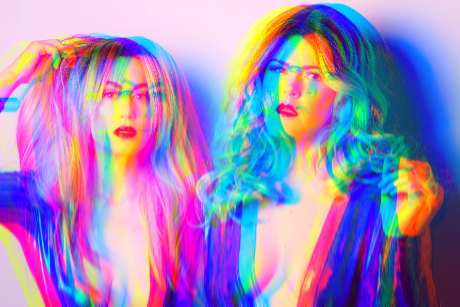 Named after the Norse myth of two heroines in connected legends, SÍGNY creates alluring pop songs laced with elastic beats, ethereal soundscapes, and pristinely melded arrangements. Reminiscent of Sia, Lana Del Rey, and Florence + The Machine with a hint of Massive Attack, the duo wanted to create a “gorgeous landscape in a new world that you won’t want to leave,” so they teamed up with Grammy and Oscar nominated producer Bartholomew for their forthcoming debut album, WATER.