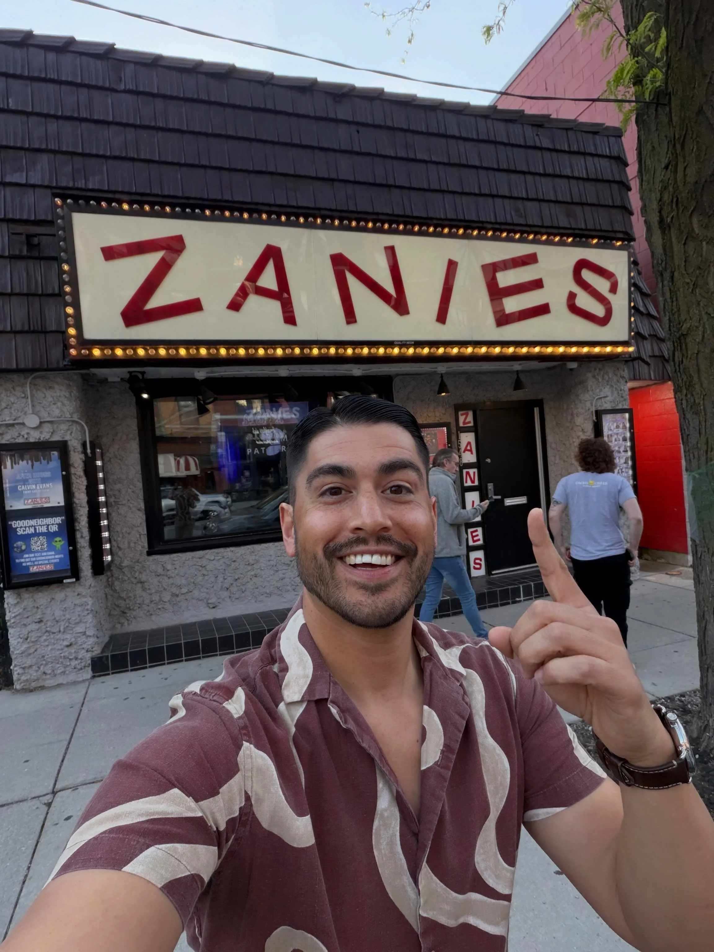 Photo dump from the past two weeks on the road.

5 headlining shows in Chicago, Arizona, San Diego, LA &amp; Boston ✅

3 corporate gigs ✅

9 hotel gym workouts ✅

1 Italian beef &amp; 5 west coast tacos ✅

1 first class upgrade 😎 ✅

I&rsquo;m exhaus
