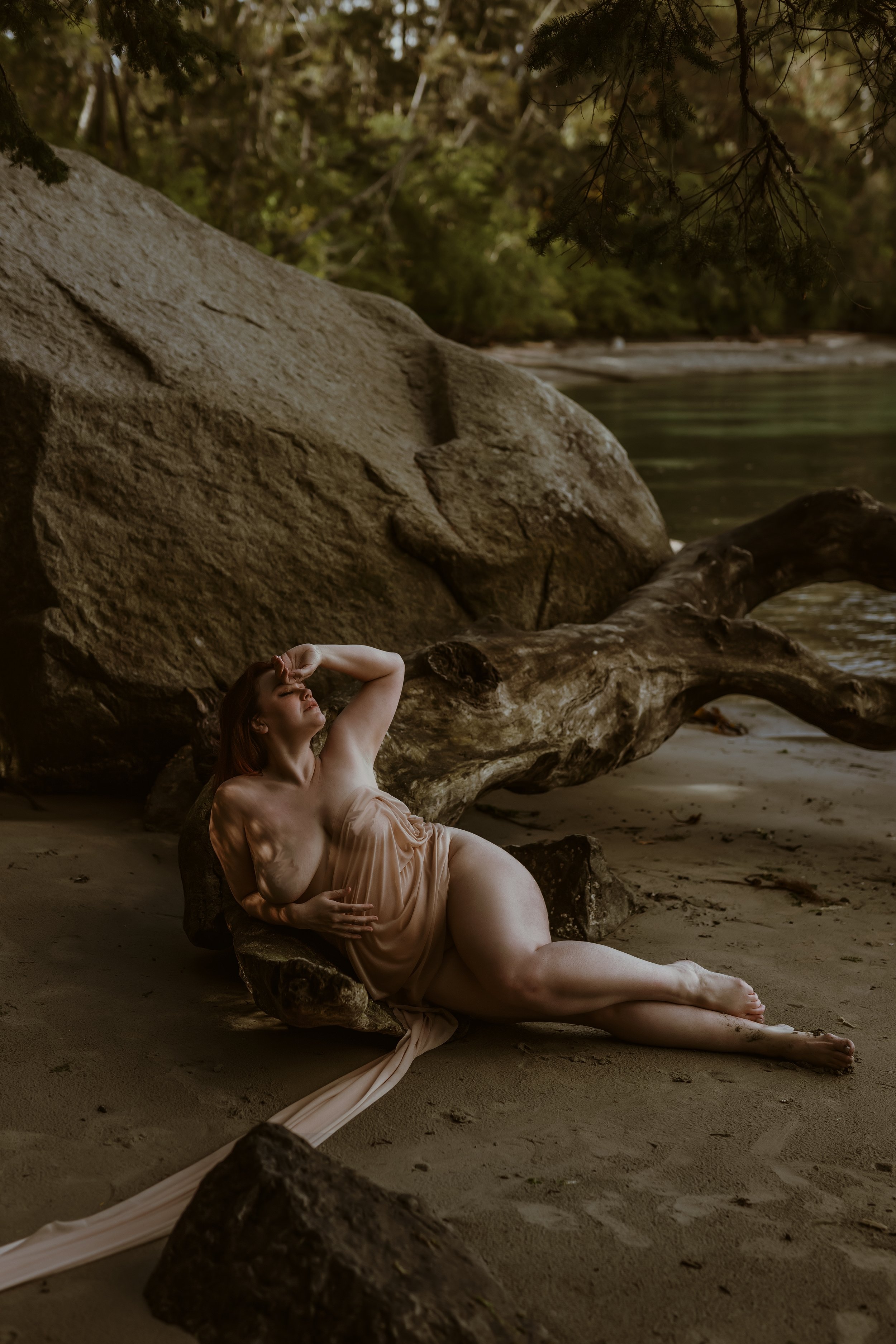 vancouver outdoor boudoir.jpg