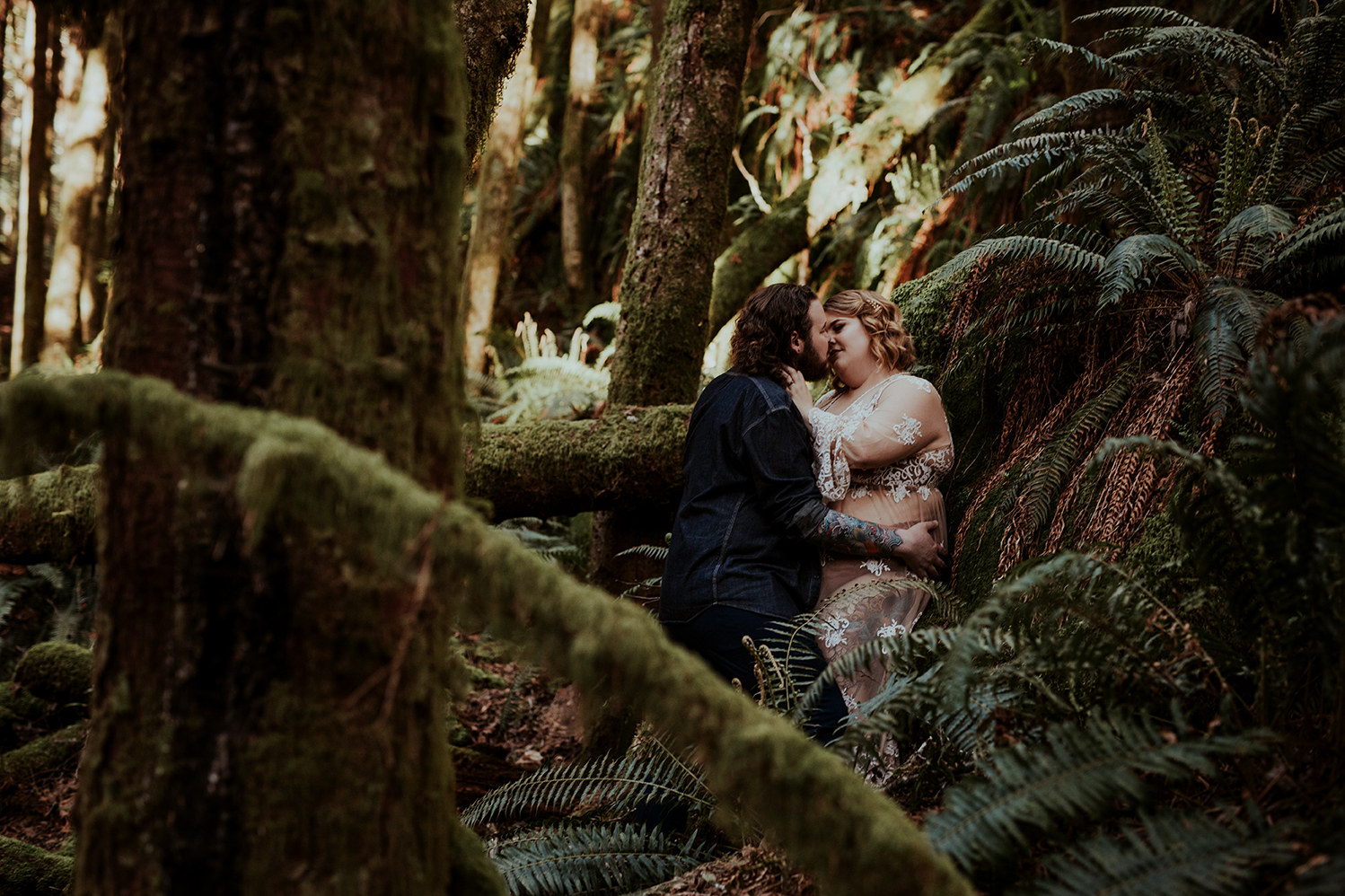 Vancouver-Island-Couples-Boudoir-Moss-Photography-14.jpg