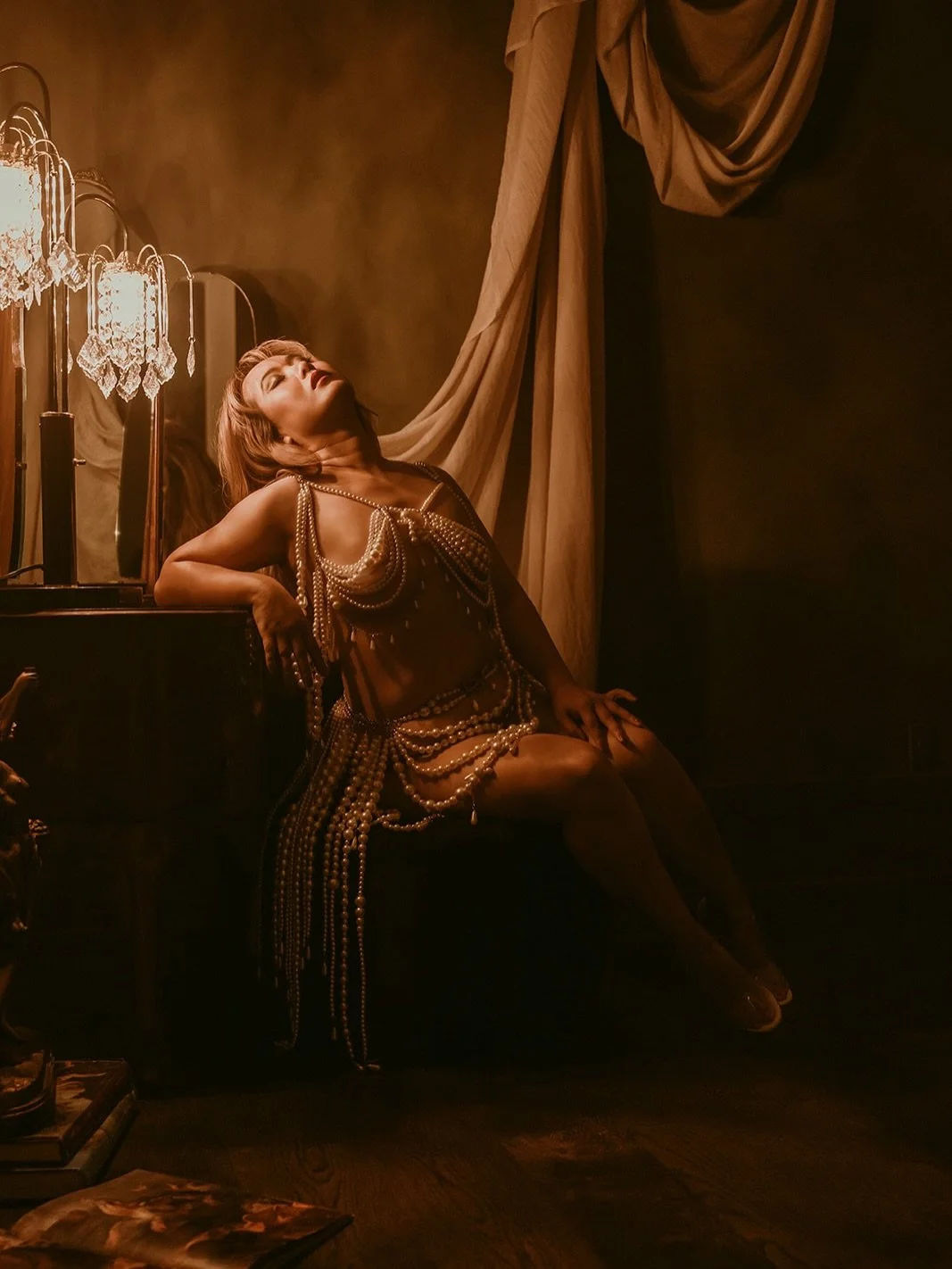 ✨ who wants to play showgirls? ✨

Dripping in pearls, confidence, and that &ldquo;I-am-that-b*tch&rdquo; energy&hellip; being a showgirl is pretty freaking awesome. (Trust me). 

And with the rise of the excitement of burlesque and showgirls &mdash; 