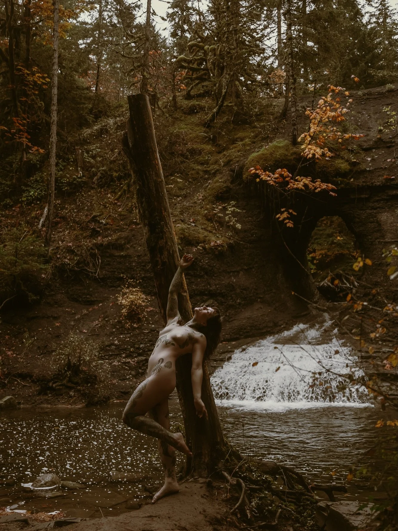 Happy ten years of making art together @thealisonalexander 🥹

This may be some of my favourite images we&rsquo;ve created together (and that&rsquo;s saying a lot!)

Frolicking nekkid in front of a waterfall, with all the babes from the Art and Soul 