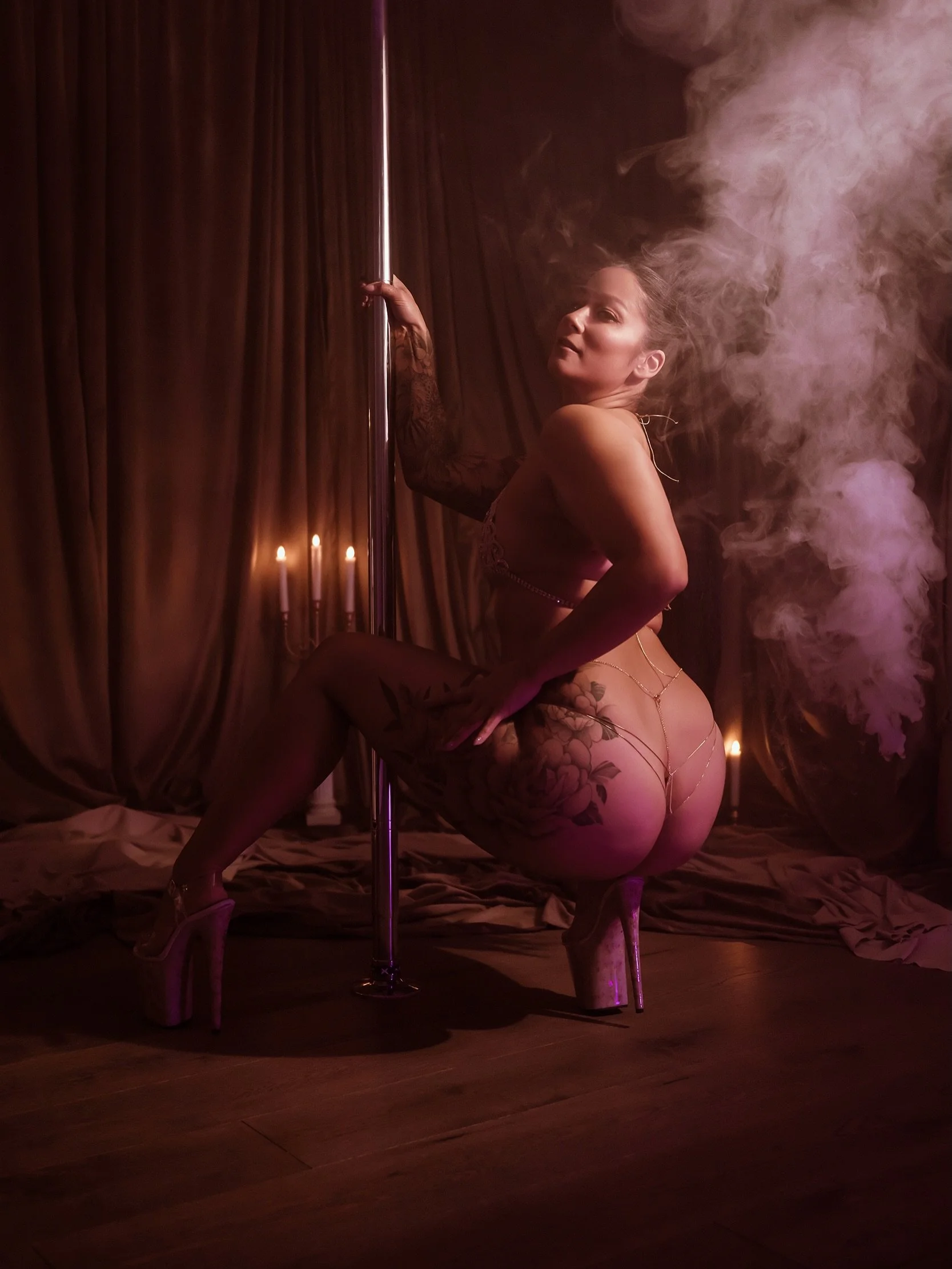 The absolute chokehold the pole set has on me 🥵

Such a gift making art with this baddie again! All the incredible pole artists coming into the studio lately have been inspiring me to practice more &mdash; I&rsquo;m so excited to continue making inc
